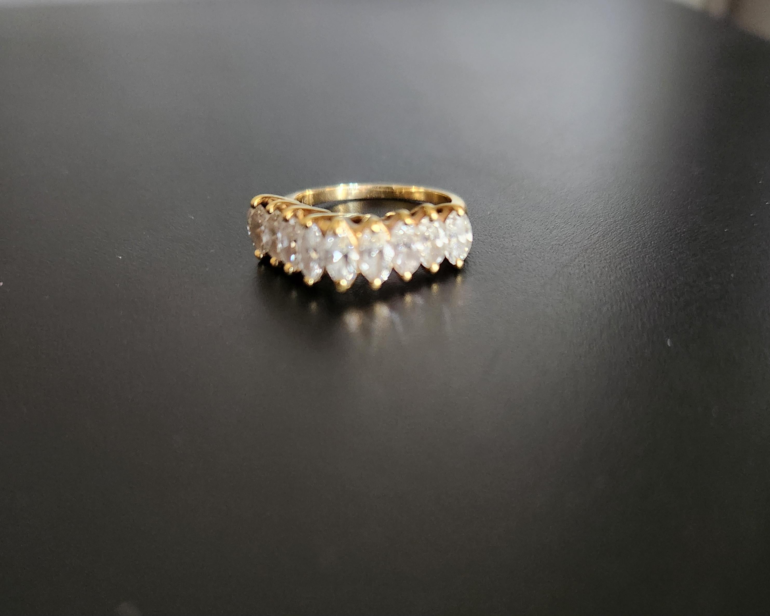 Or Elegant Diamond Pyramid Wedding Band Ring High Profile (anneau de mariage pyramidal en diamant) en vente