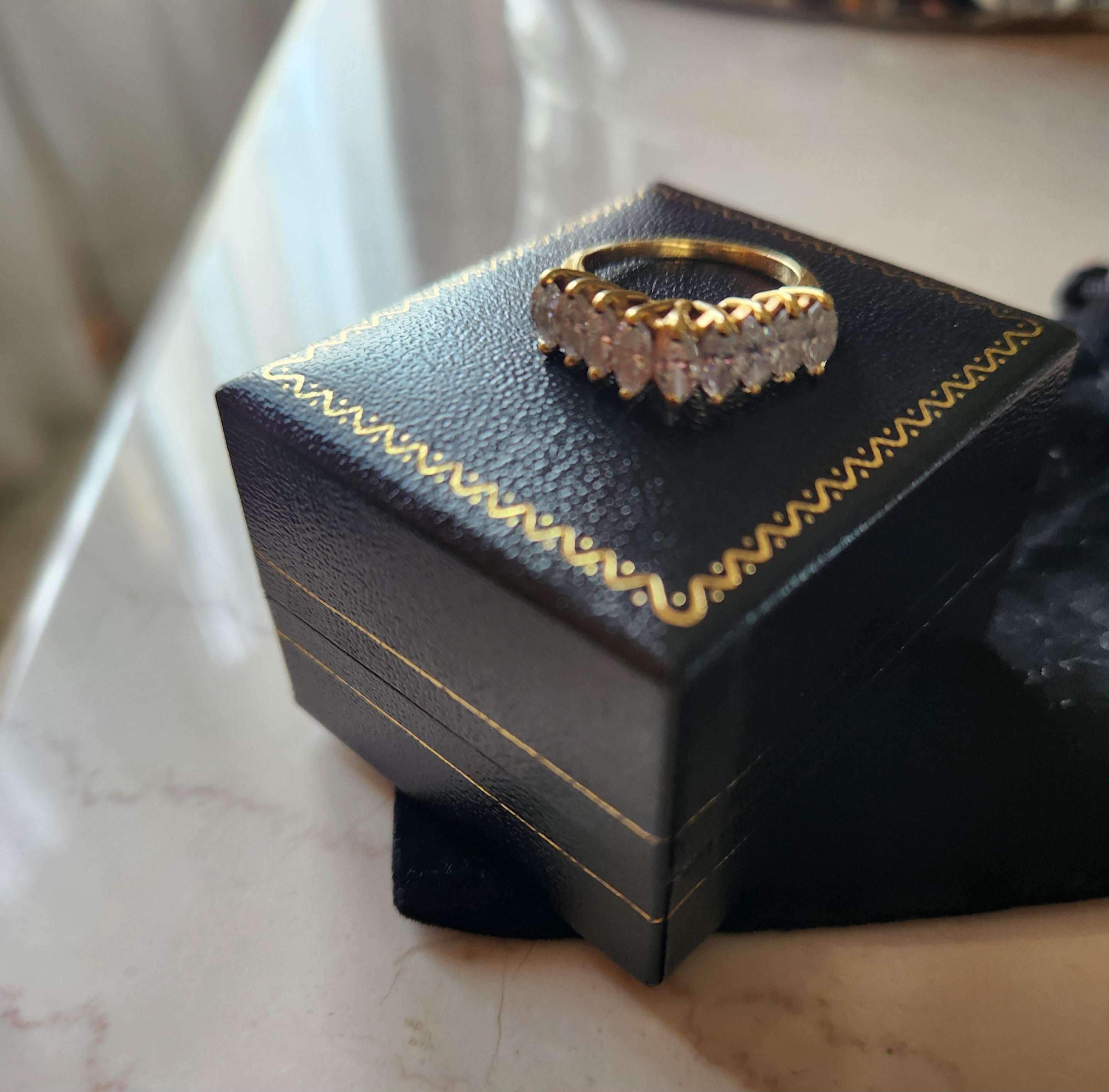 Elegant Diamond Pyramid Wedding Band Ring High Profile (anneau de mariage pyramidal en diamant) en vente 3