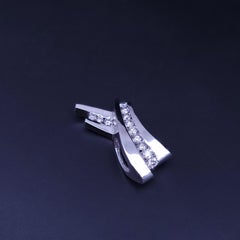 Eleganter Anhänger in Form eines Diamantbandes aus 14-karätigem Weißgold