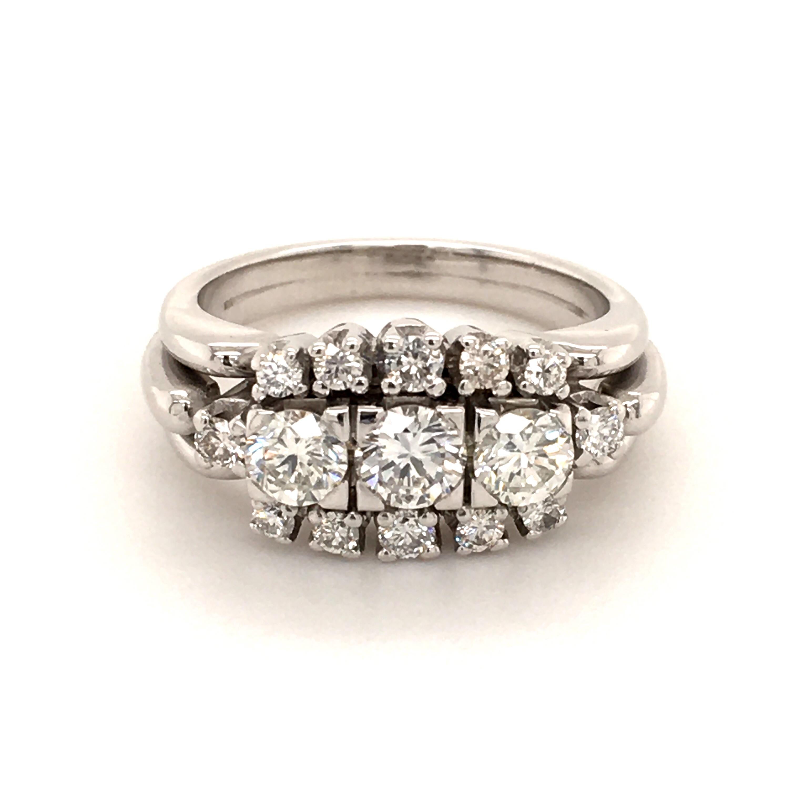 Elegant Diamond Ring in 18 Karat White Gold For Sale 4