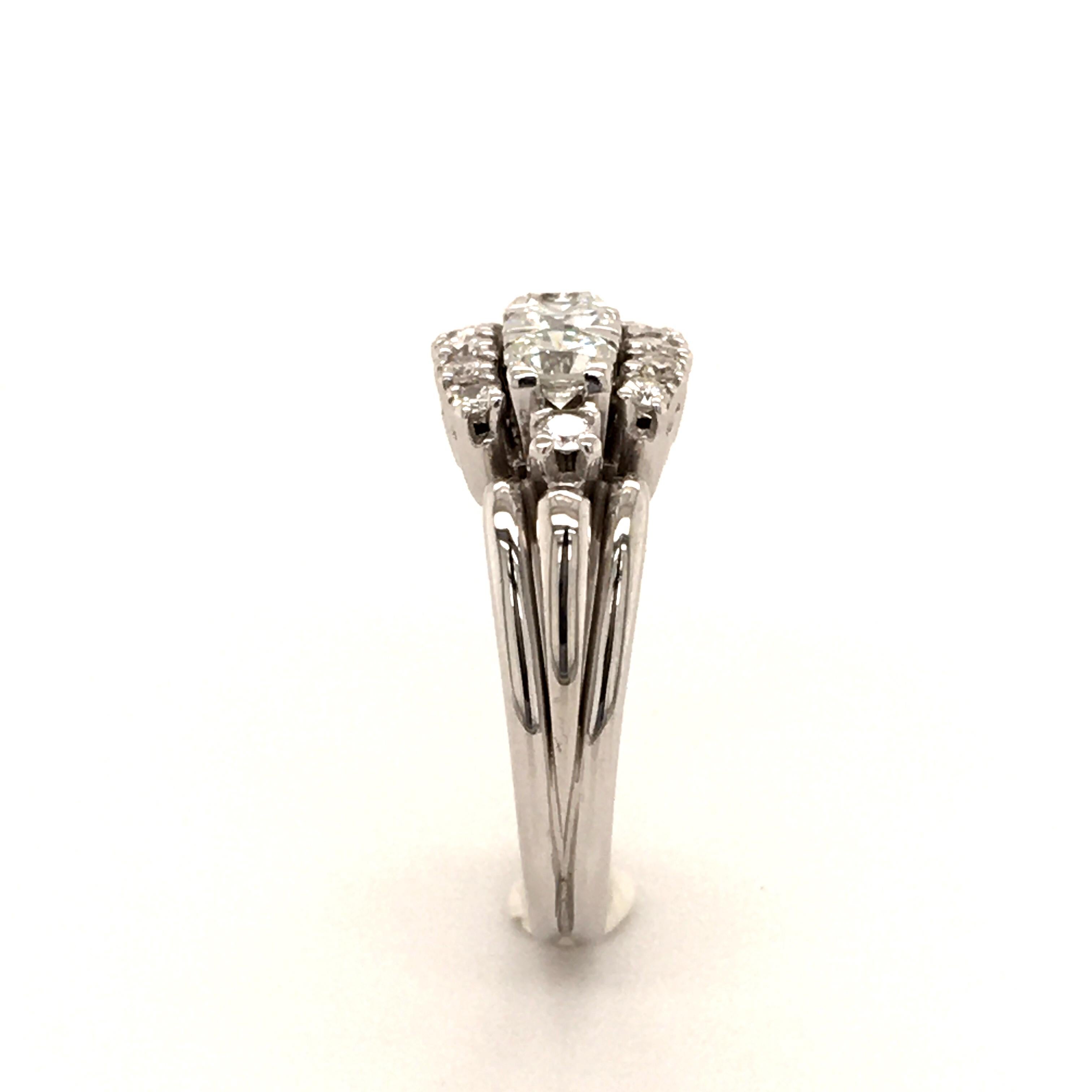 Elegant Diamond Ring in 18 Karat White Gold For Sale 1