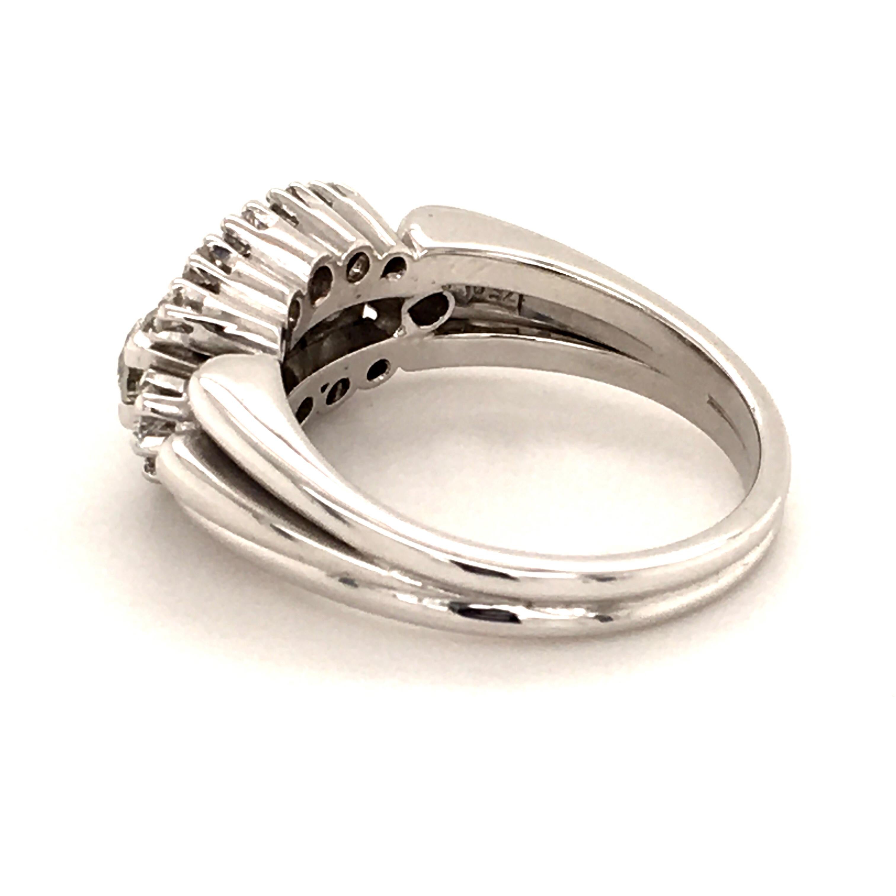 Elegant Diamond Ring in 18 Karat White Gold For Sale 2