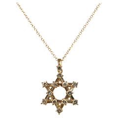 Elegante Colgante de Diamantes Estrella de David en Oro Amarillo de 14k