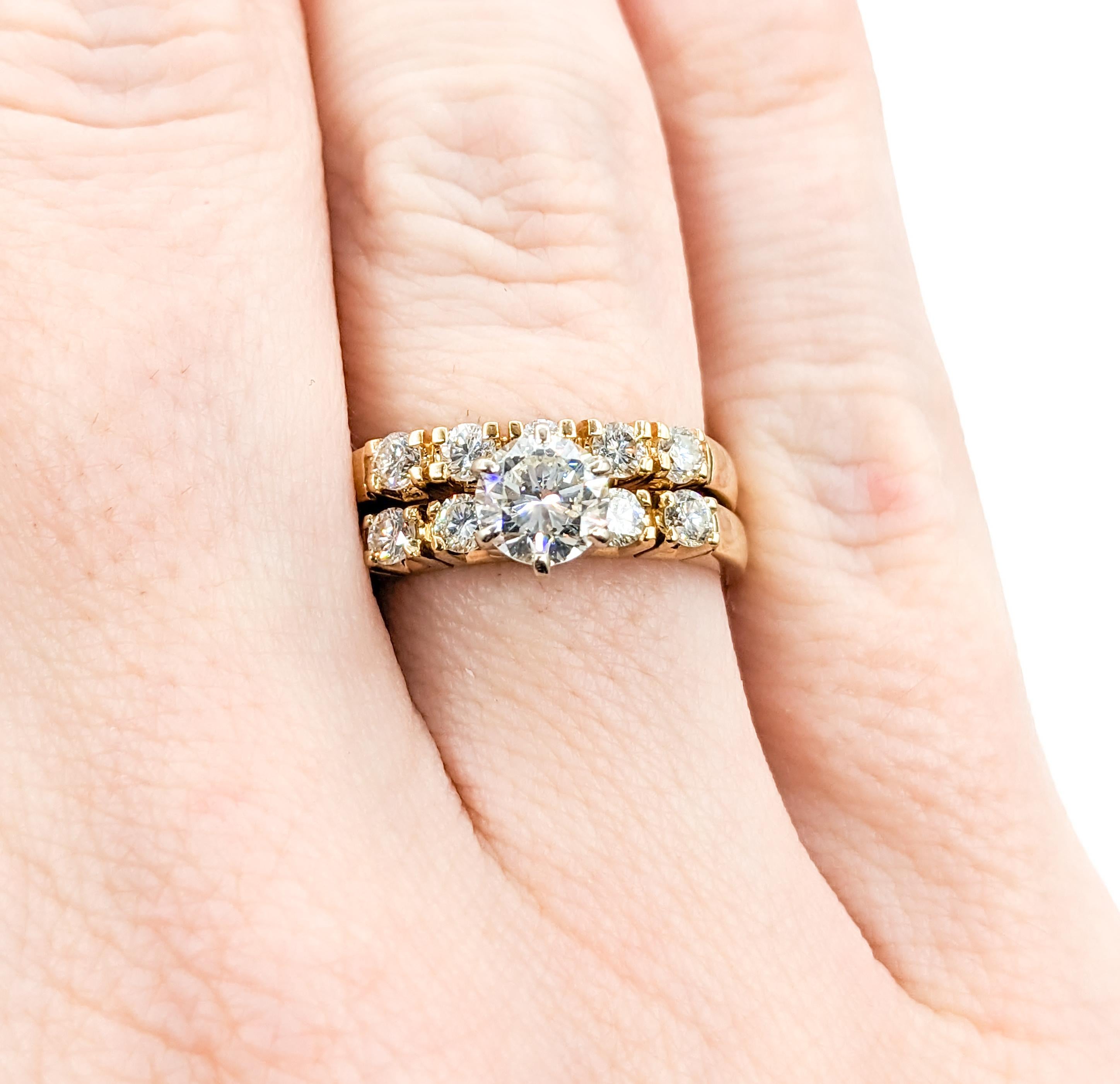 Eleganter Diamant-Hochzeitsring aus Gelbgold mit Diamanten (Rundschliff) im Angebot