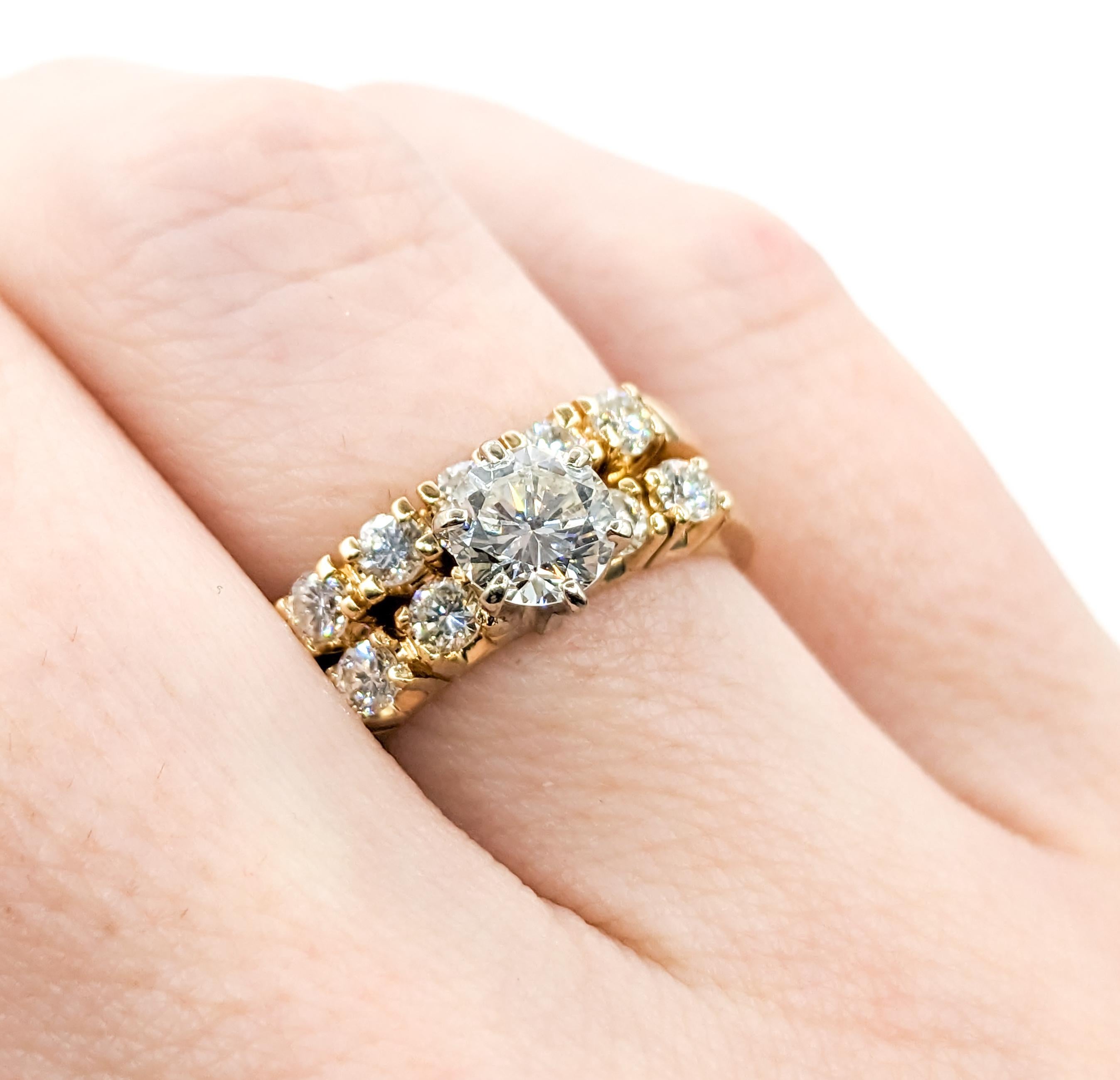 Elegant Diamond Wedding Set in Yellow Gold In Excellent Condition For Sale In Bloomington, MN