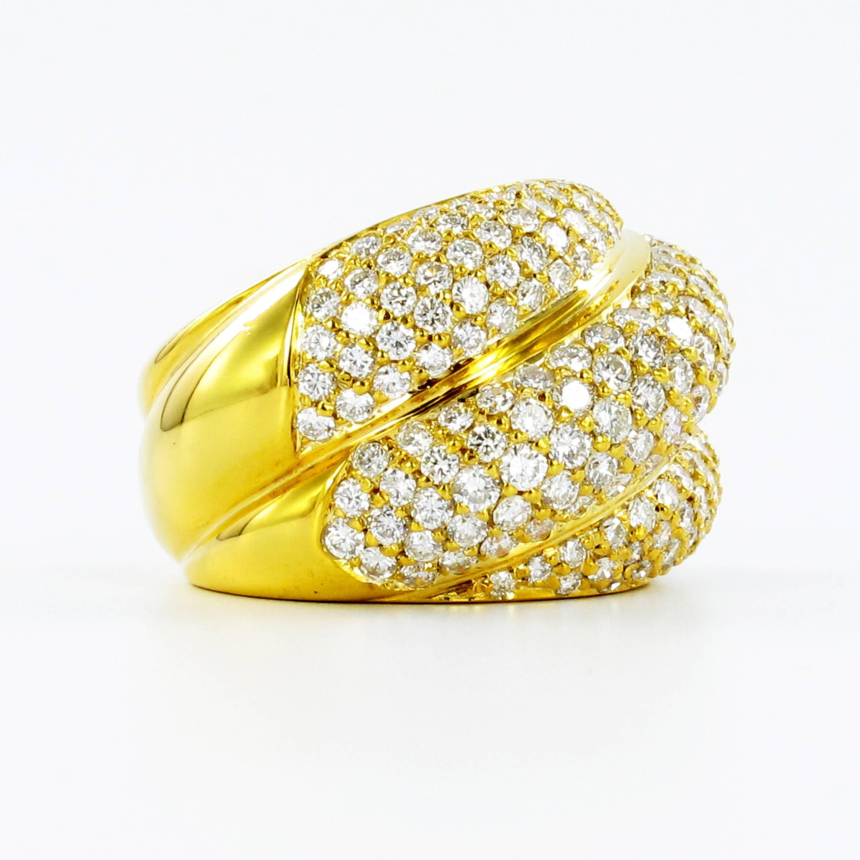 Contemporary Elegant Diamond Yellow Gold Ring