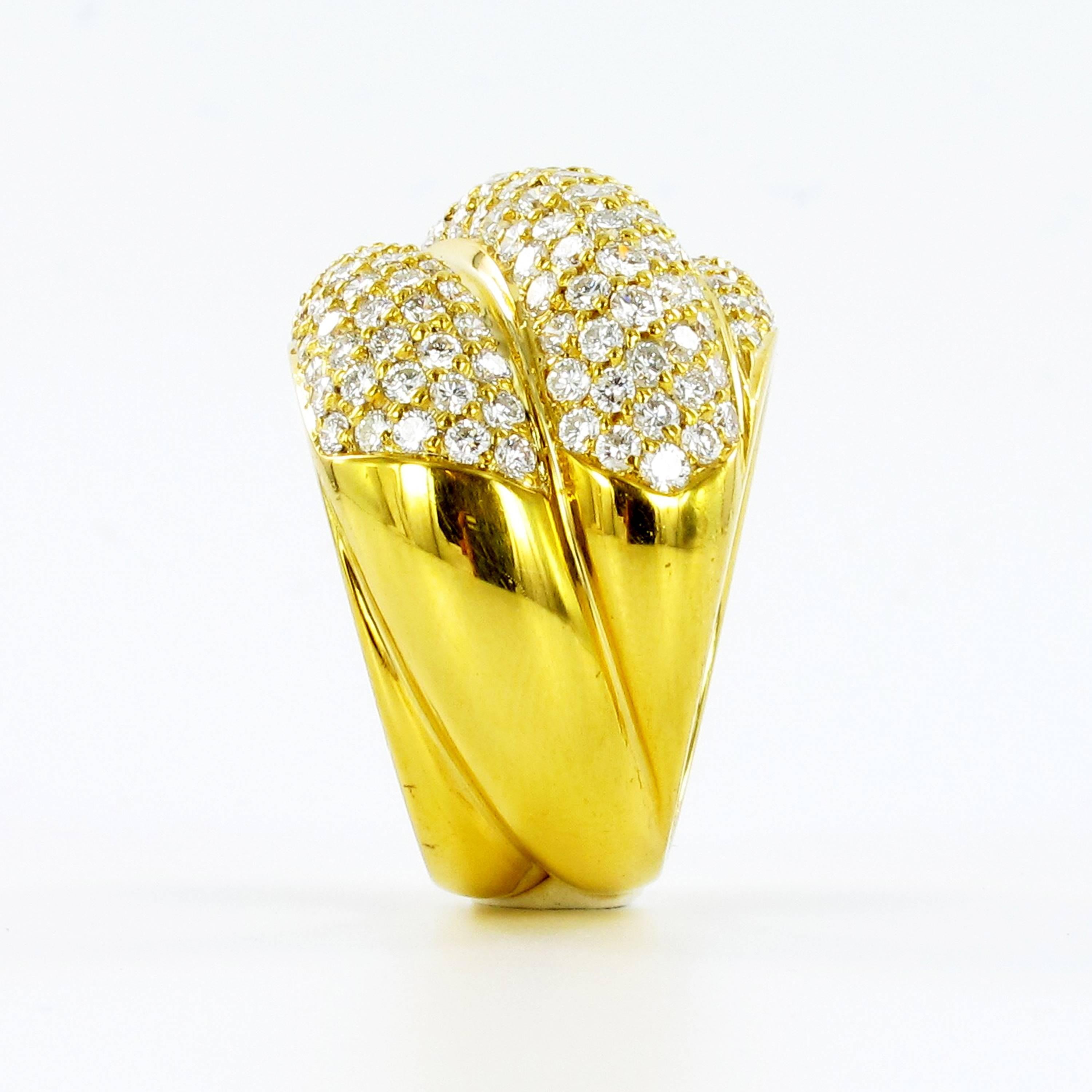 Elegant Diamond Yellow Gold Ring In Excellent Condition In Lucerne, CH