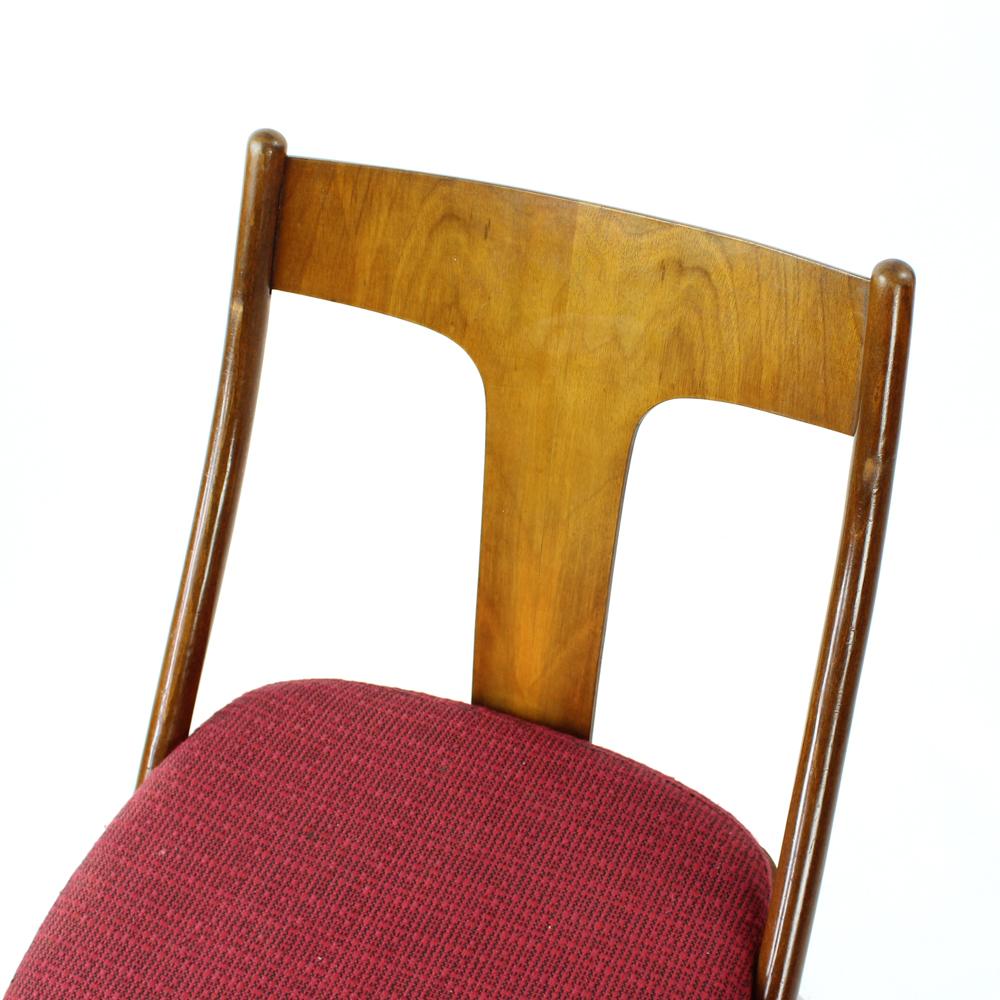 Elegant Dining Chairs In Wood And Pink Upholstery, Czechoslovakia 1960s, Set Of In Good Condition For Sale In Zohor, SK