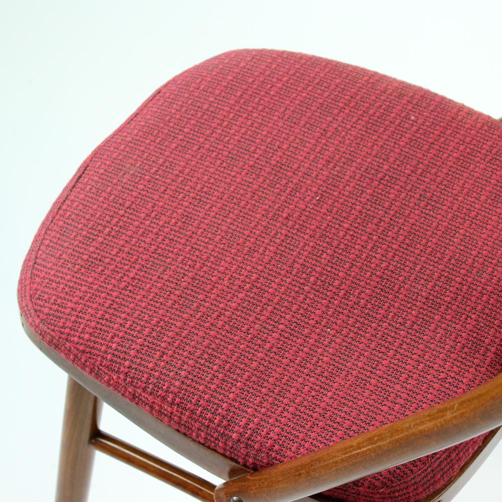 Elegant Dining Chairs In Wood And Pink Upholstery, Czechoslovakia 1960s, Set Of For Sale 2