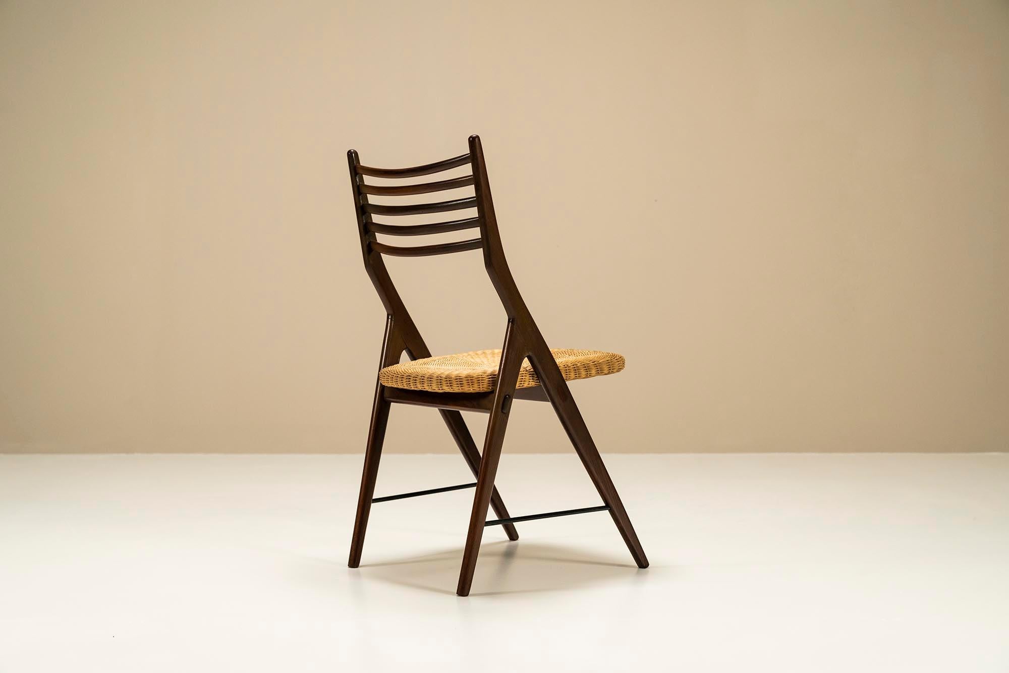 Mid-Century Modern Elegant Dining- or Side Chair in Teak and Wicker, Italy 1970s For Sale