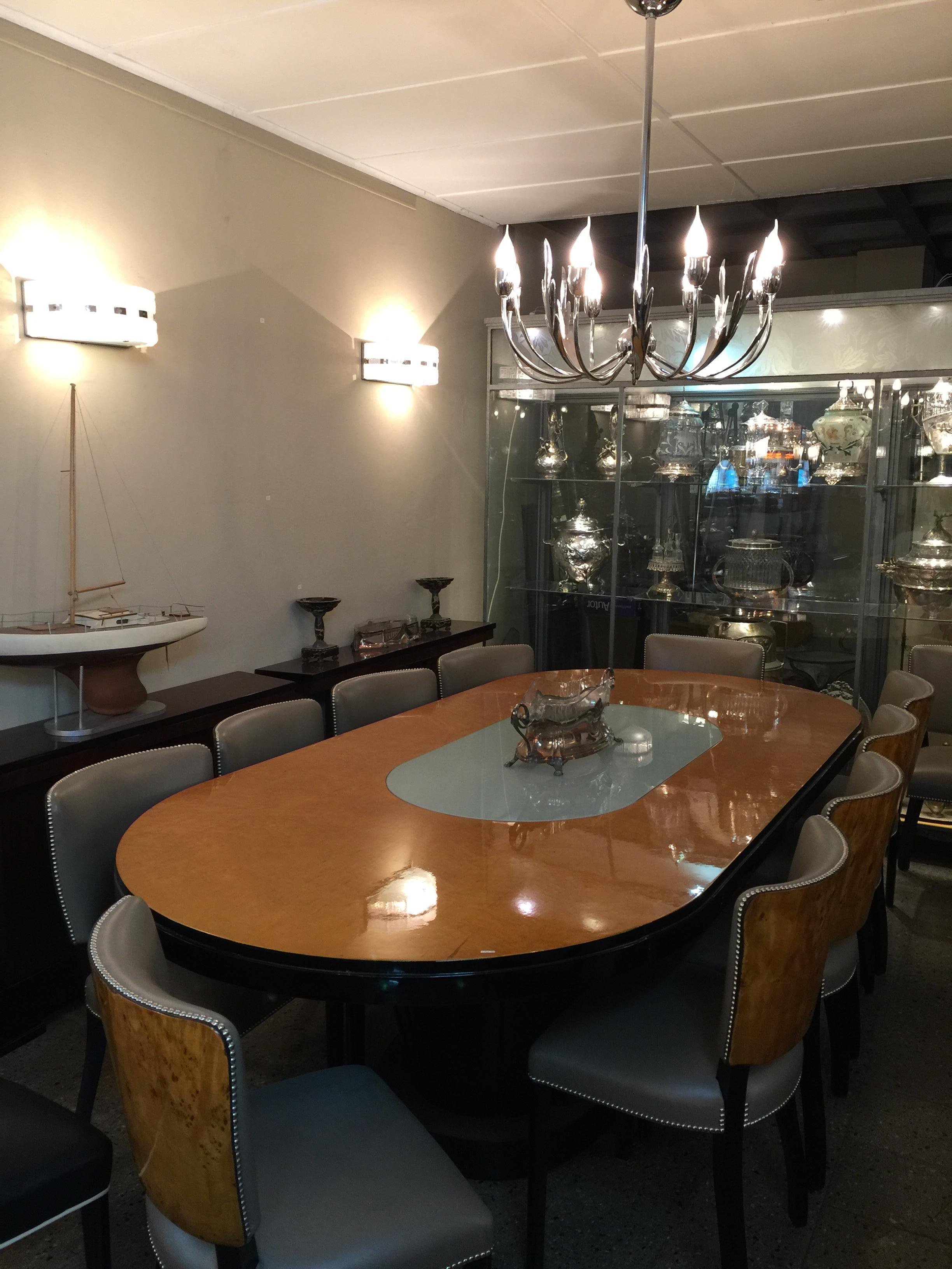 Milieu du XXe siècle Table de salle à manger élégante Art Déco 1930 « avec lumière » pour 8 ou 10 personnes en vente