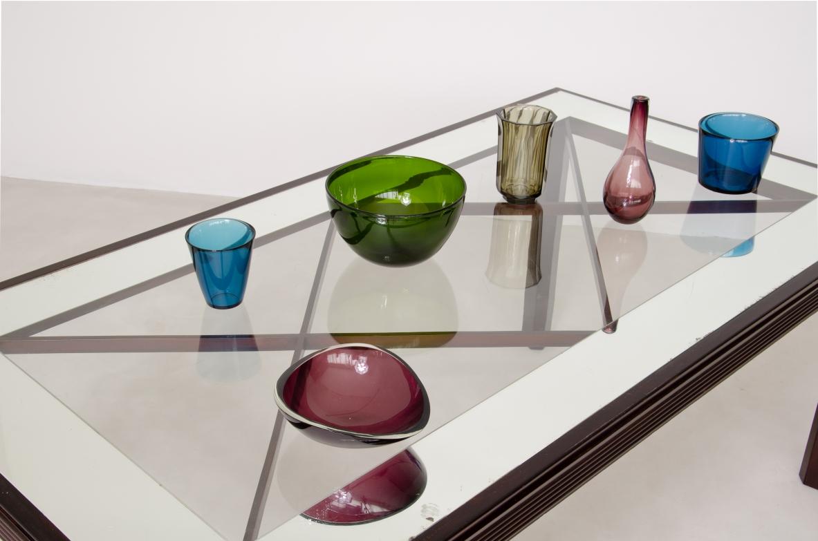 Italian Elegant dining table with mirrored glass top For Sale