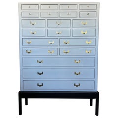 Commode élégante à vingt et un tiroirs