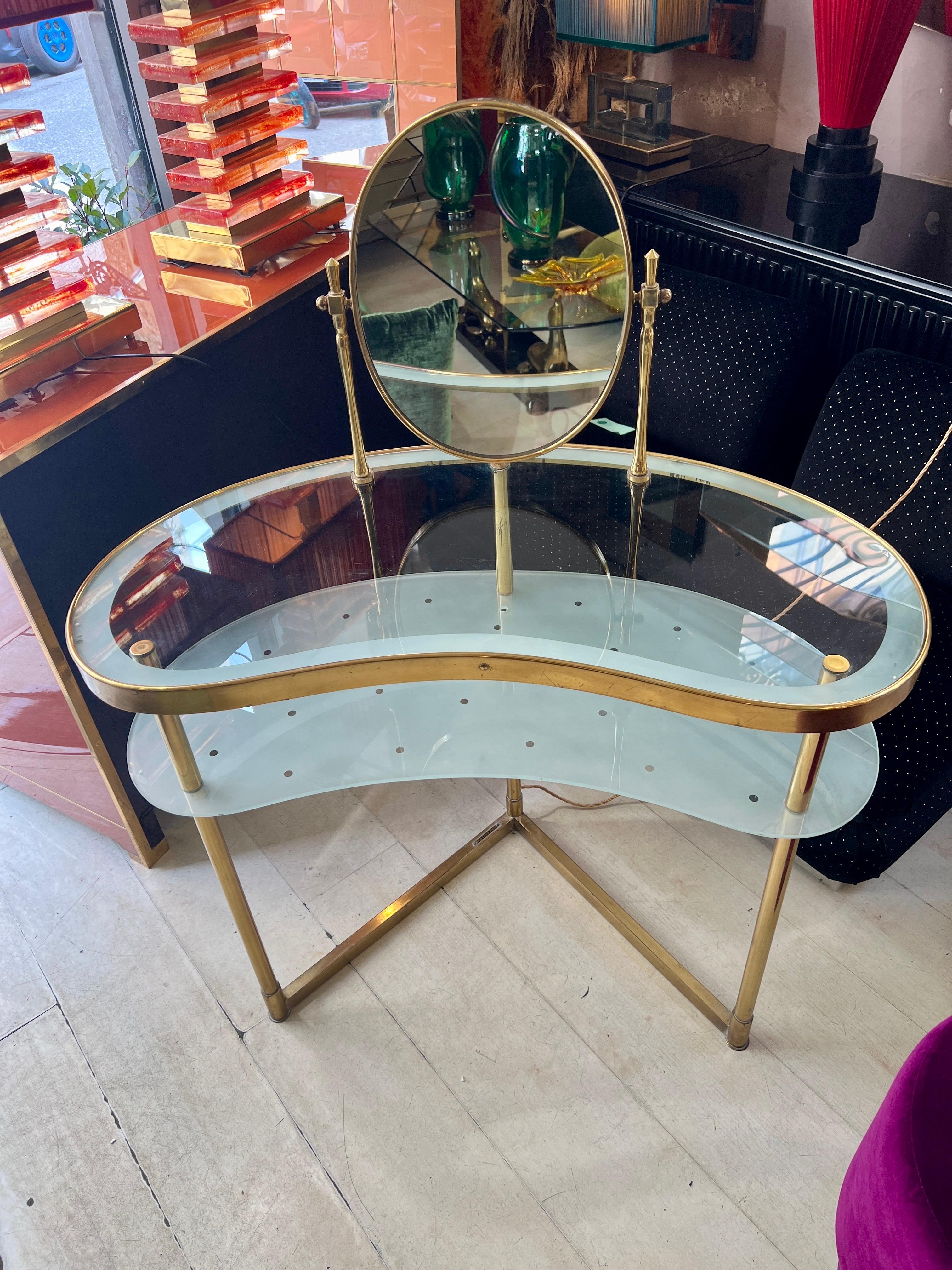 Mid-20th Century Elegant dressing table/vanity with lighting designed by Luigi Brusotti 1950s