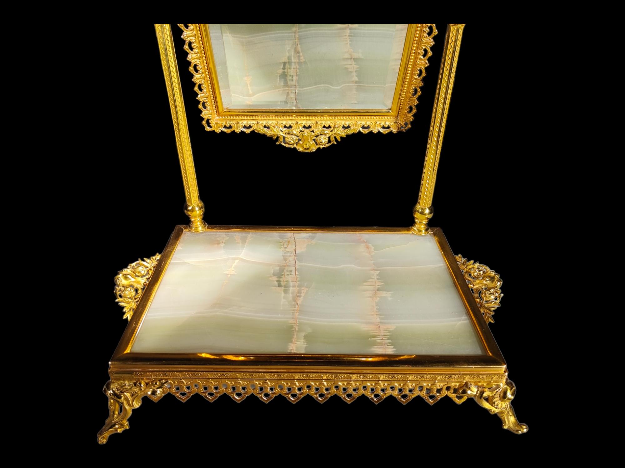 Table de coiffeuse élégante avec miroir de table 19ème siècle en vente 5
