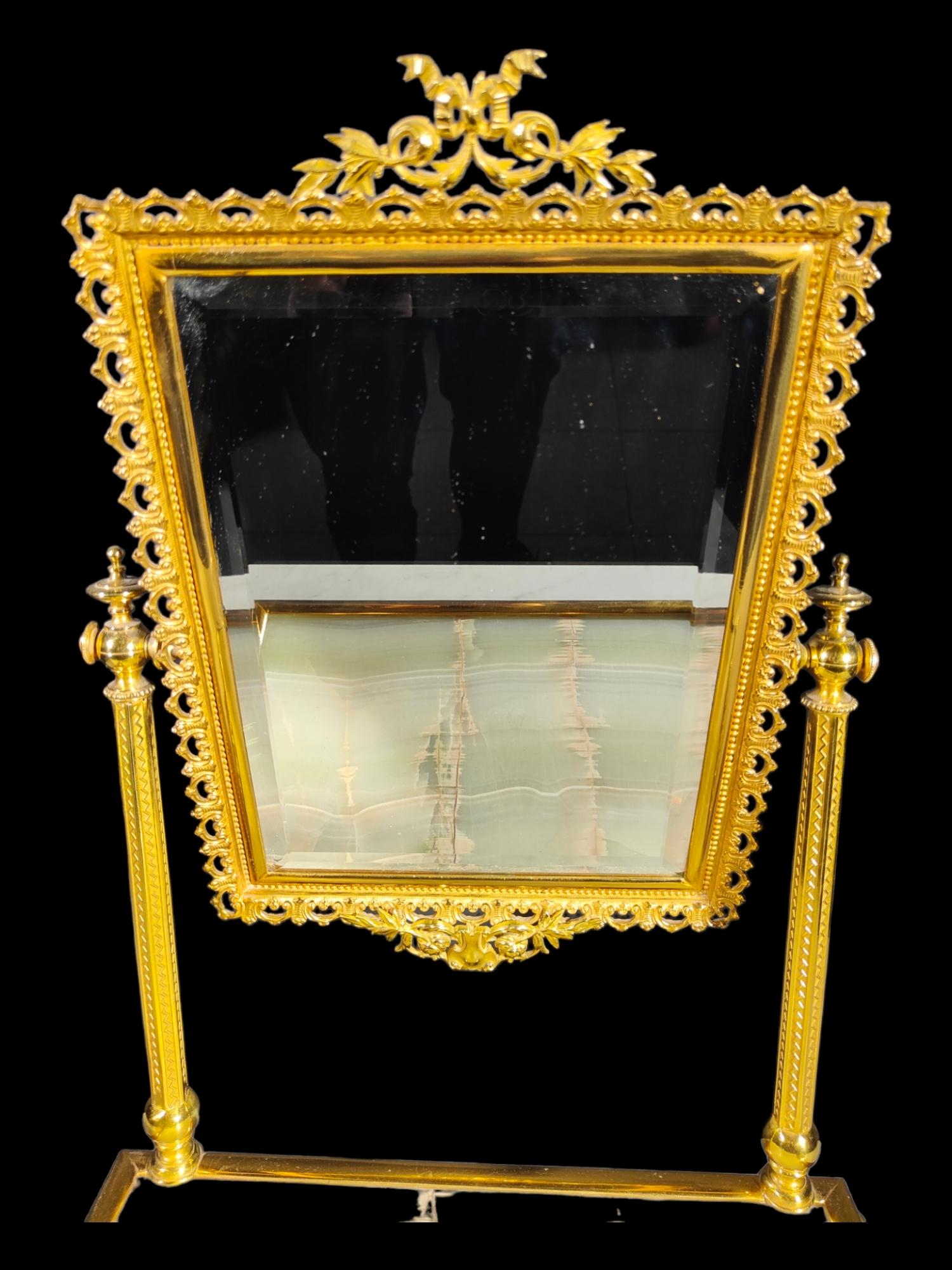 Eleganter Kommodentisch mit Tischspiegel aus dem 19. Jahrhundert im Angebot 7