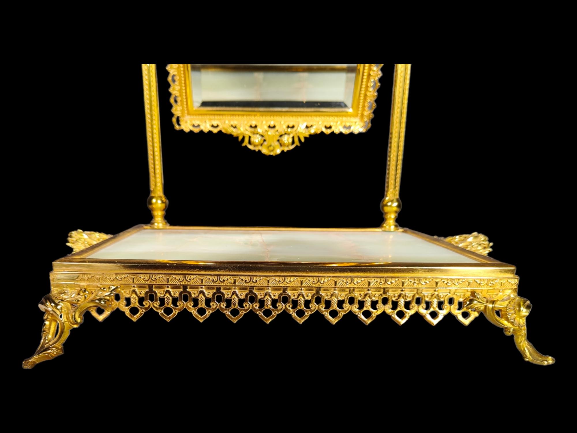 Eleganter Kommodentisch mit Tischspiegel aus dem 19. Jahrhundert im Zustand „Hervorragend“ im Angebot in Madrid, ES