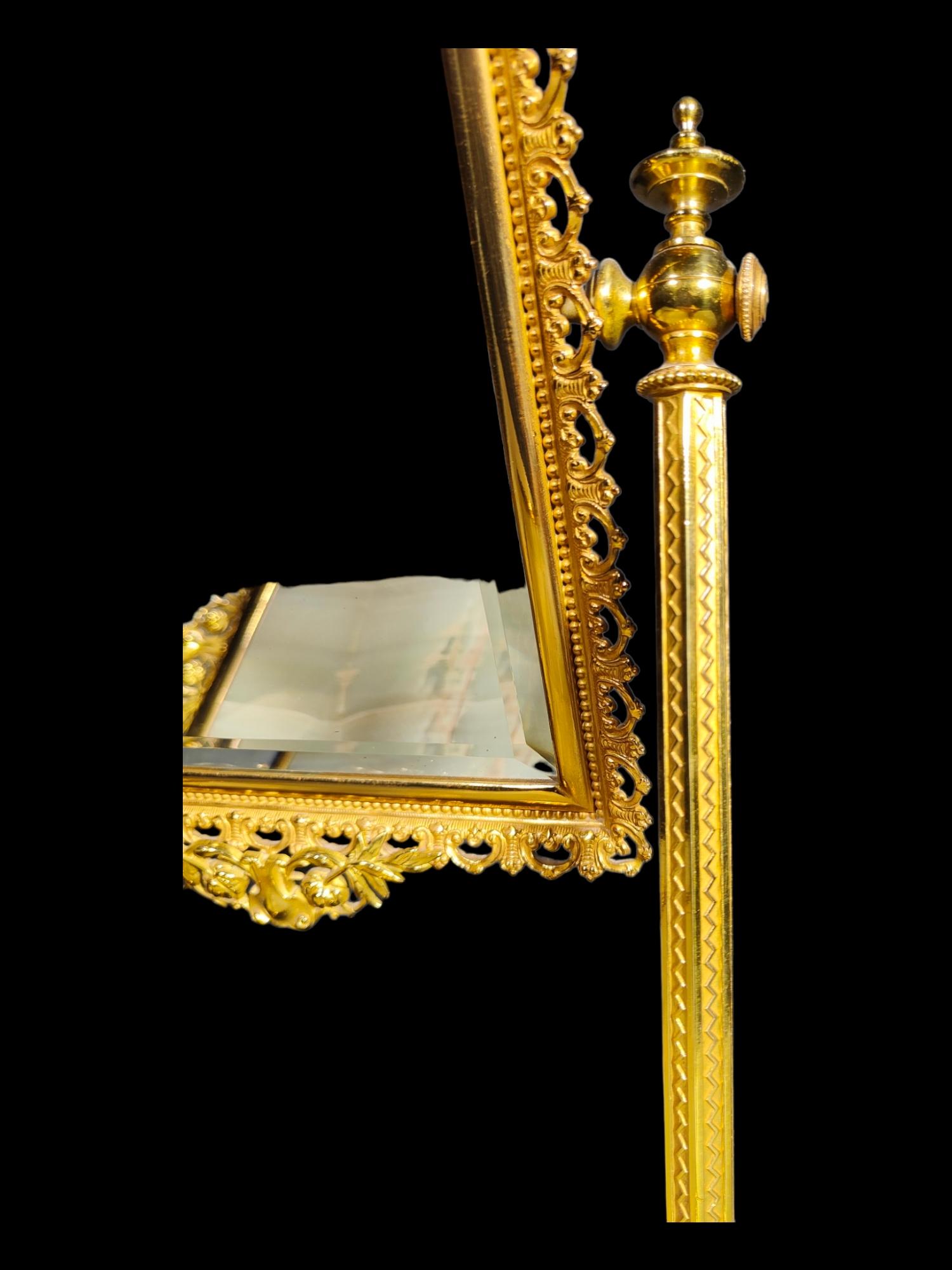 Table de coiffeuse élégante avec miroir de table 19ème siècle en vente 1