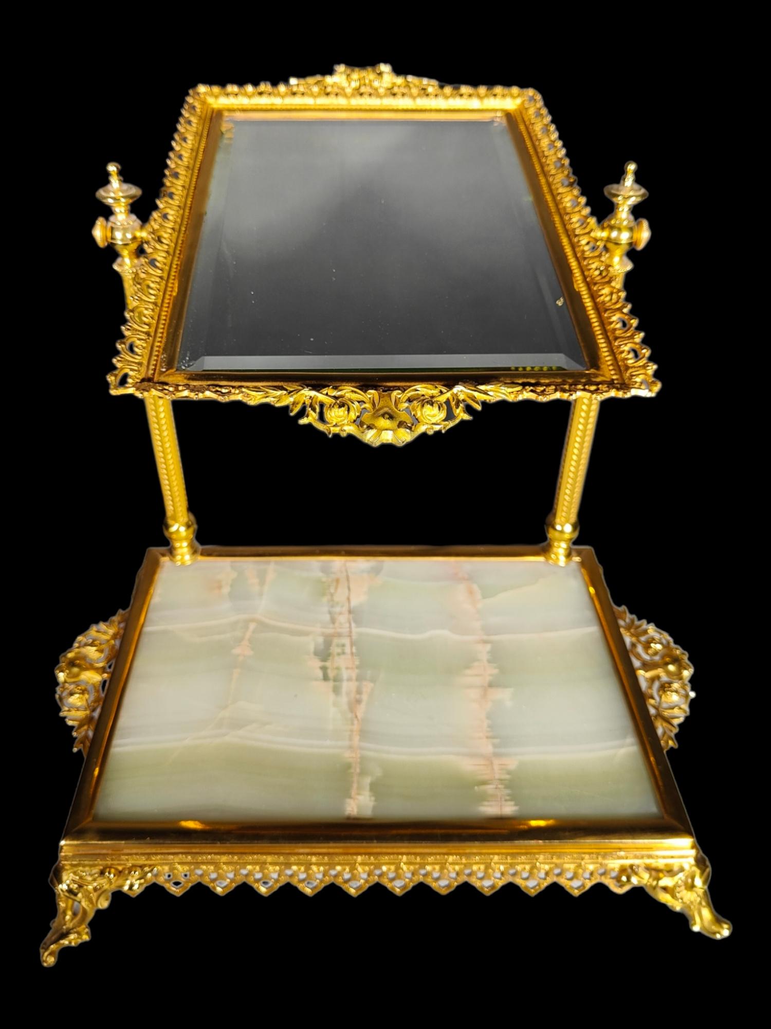 Table de coiffeuse élégante avec miroir de table 19ème siècle en vente 3
