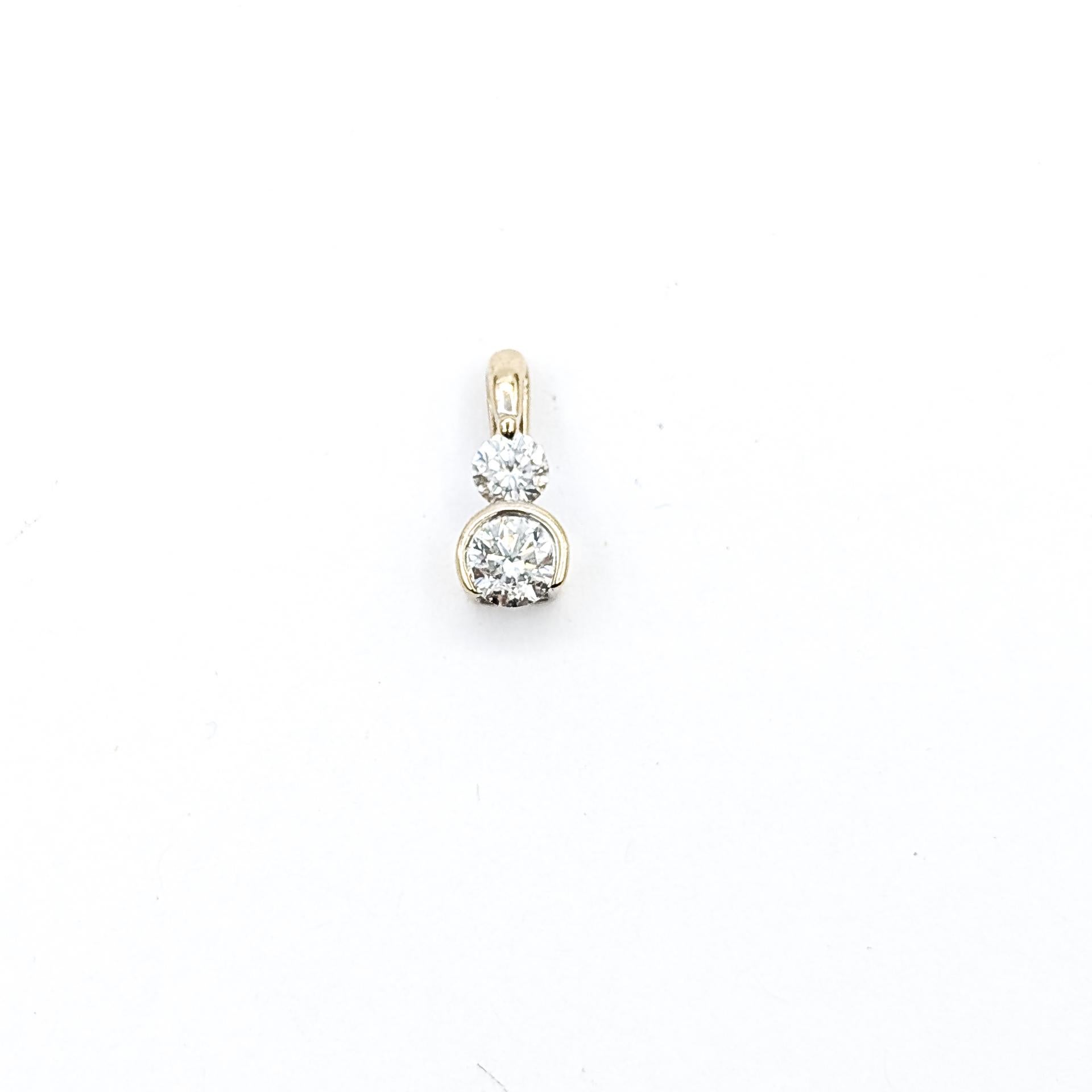 Elegant Drop Diamond Pendant in 18k White Gold im Angebot