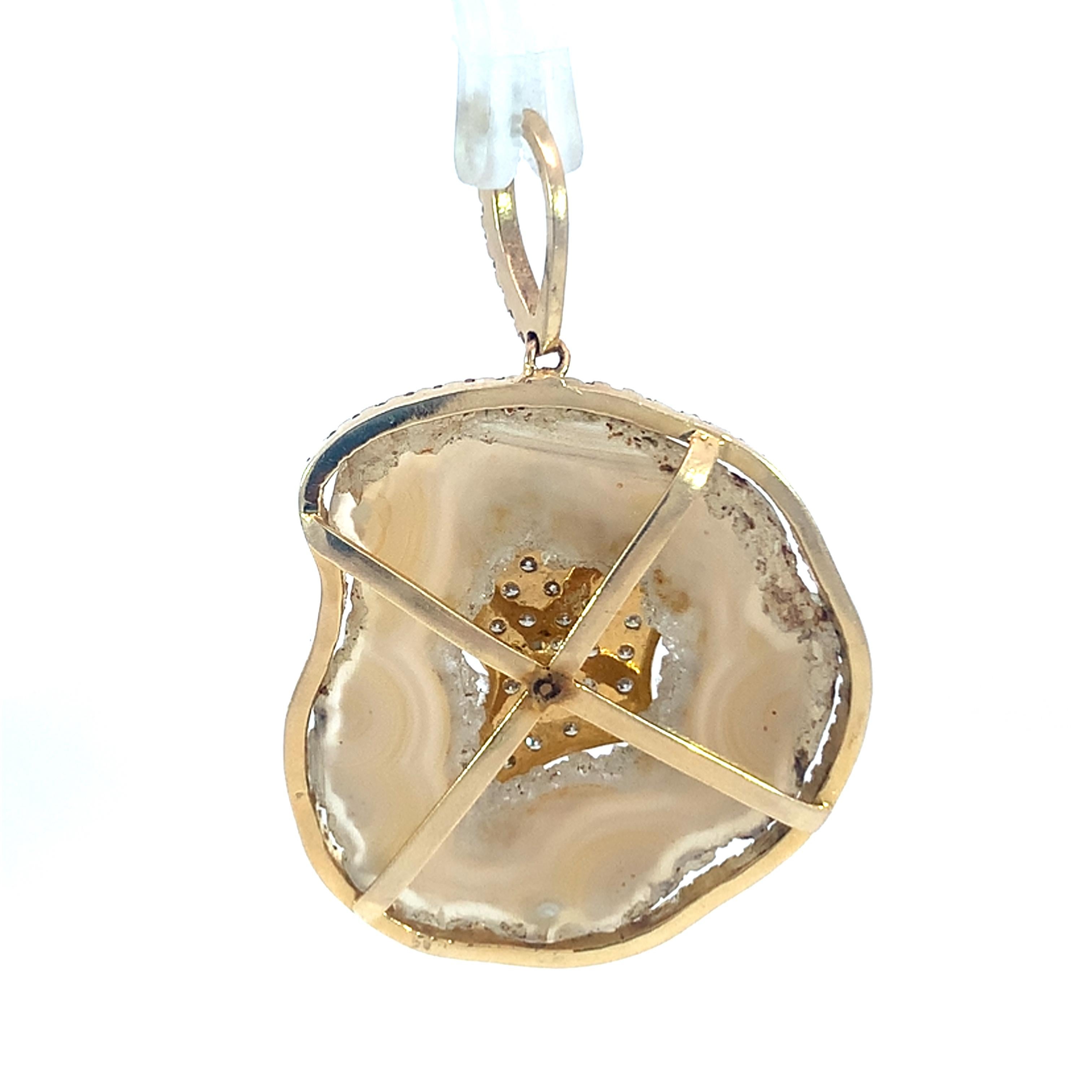 Elegante ciondolo in quarzo druzy e diamanti in vendita 1