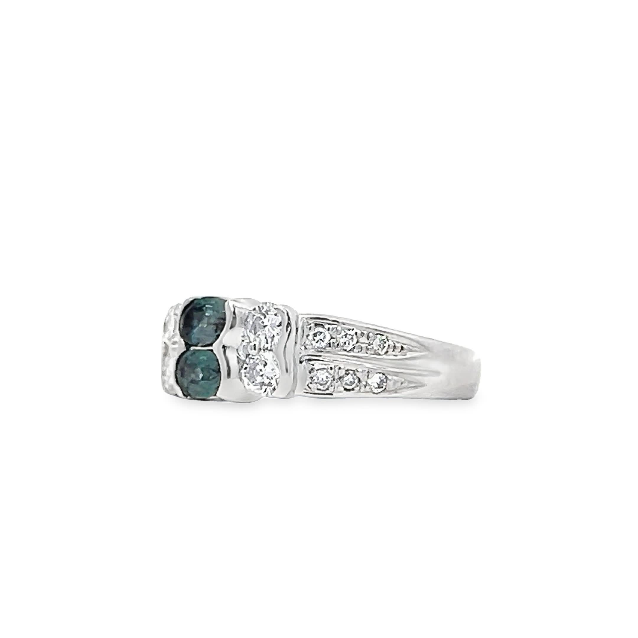 Eleganter Ring mit zwei Steinen Damen im Angebot
