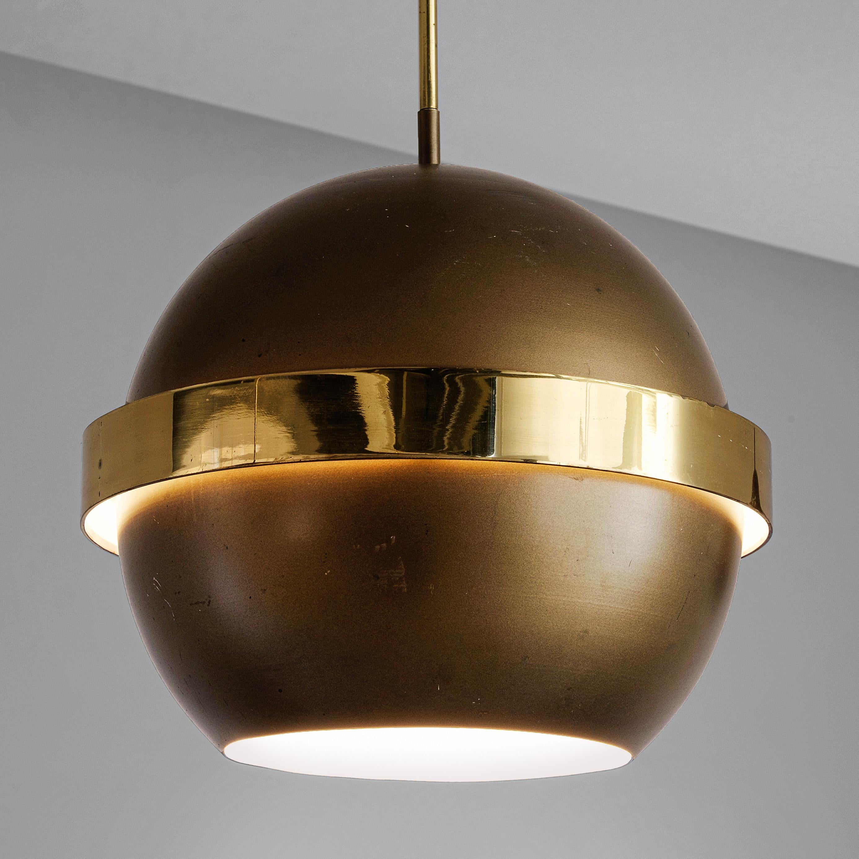 Pendant, in brass and metal, The Netherlands 1970s. 

Elegant pendant in beautiful bronze and brass colors. The shade consists of a metal globe with a white coated inside and brown bronze color on the outside. Actually the globe is divided into two