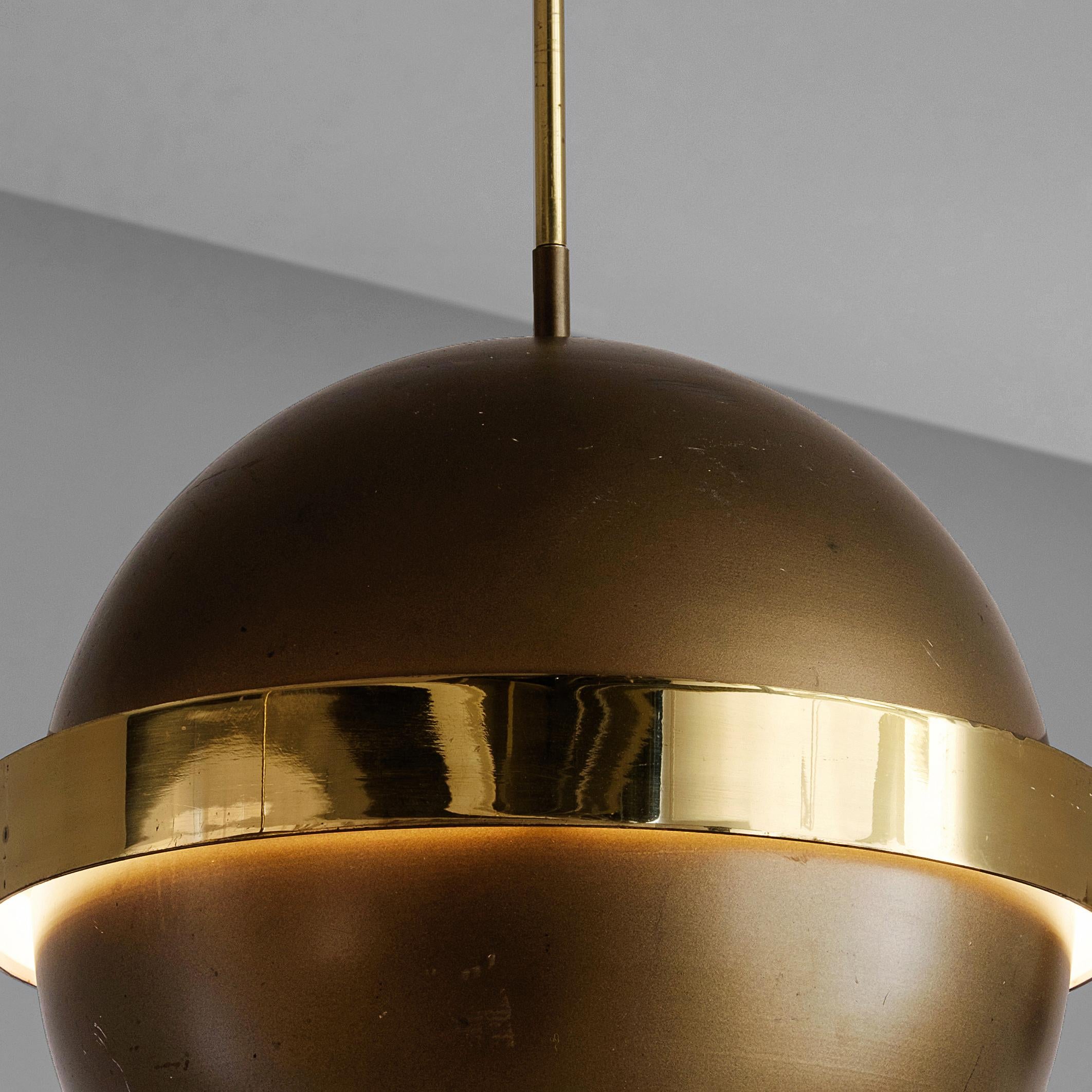 Elegant Dutch Pendant in Brass In Good Condition For Sale In Waalwijk, NL