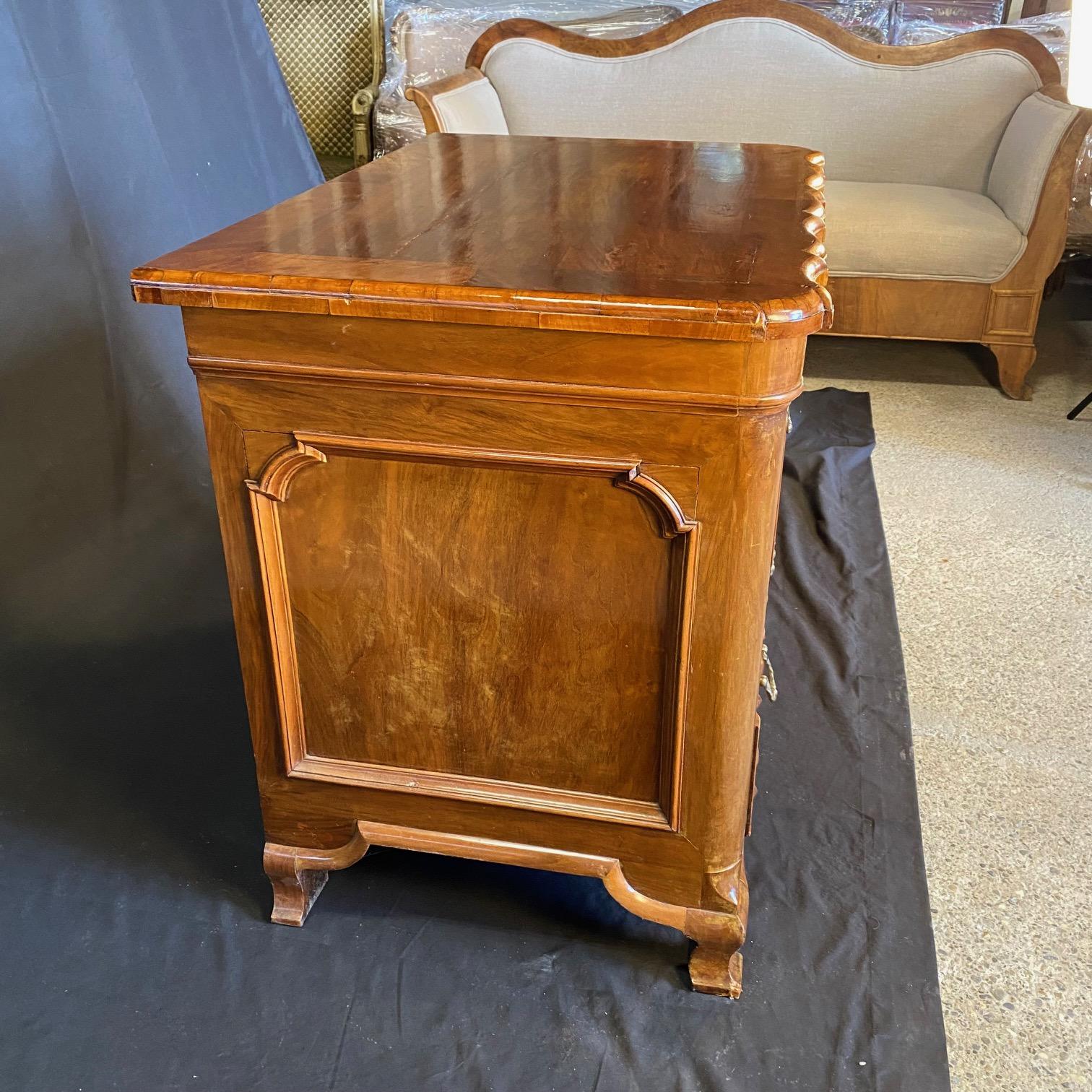 Elegant Dutch Rococo Walnut Commode or Chest of Drawers with Secret Drawer For Sale 4