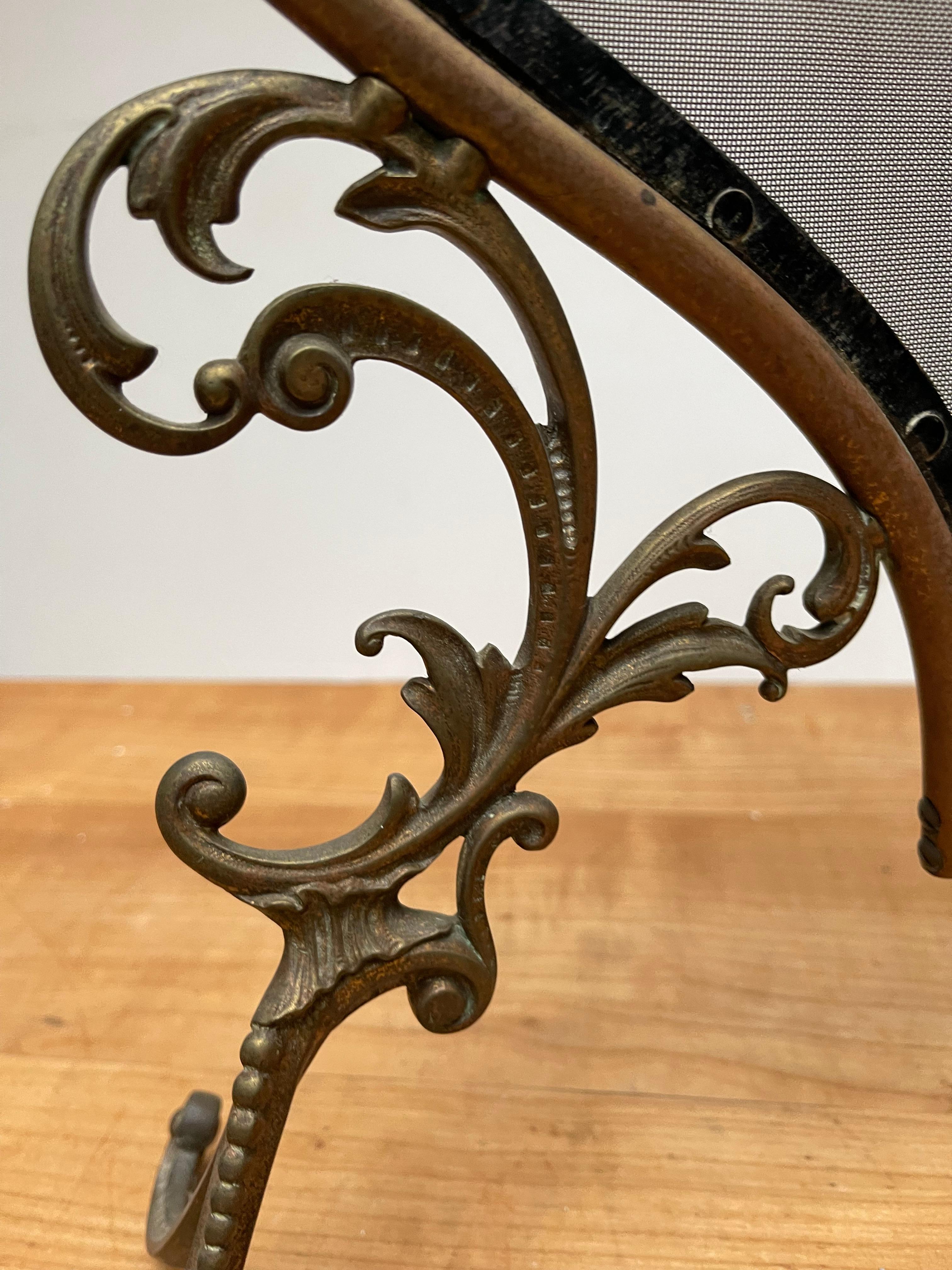 Elegant Early 1900 Bronze and Wrought Iron Fire Screen with Mint Wire Mesh For Sale 8