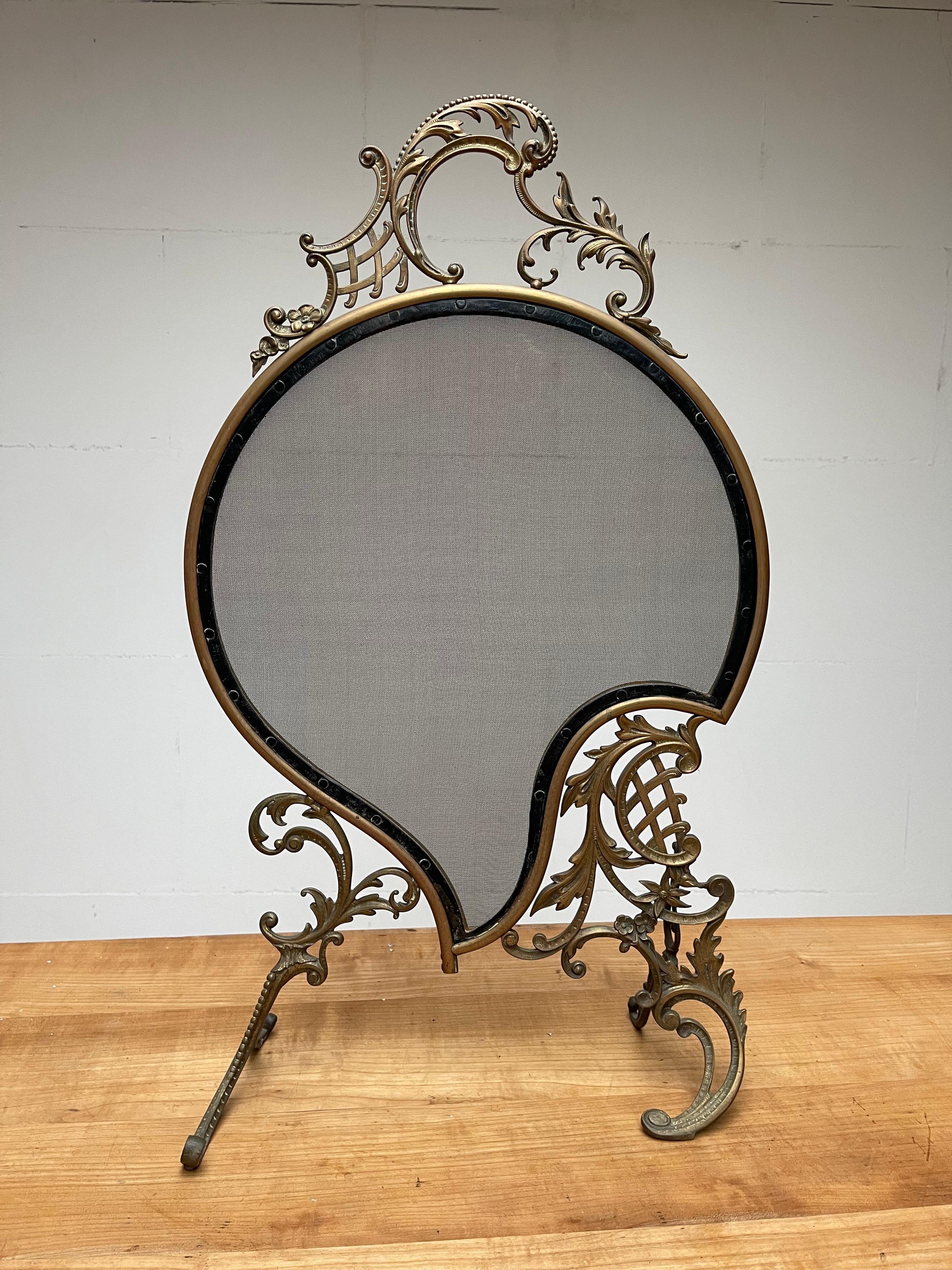 Patinated Elegant Early 1900 Bronze and Wrought Iron Fire Screen with Mint Wire Mesh For Sale