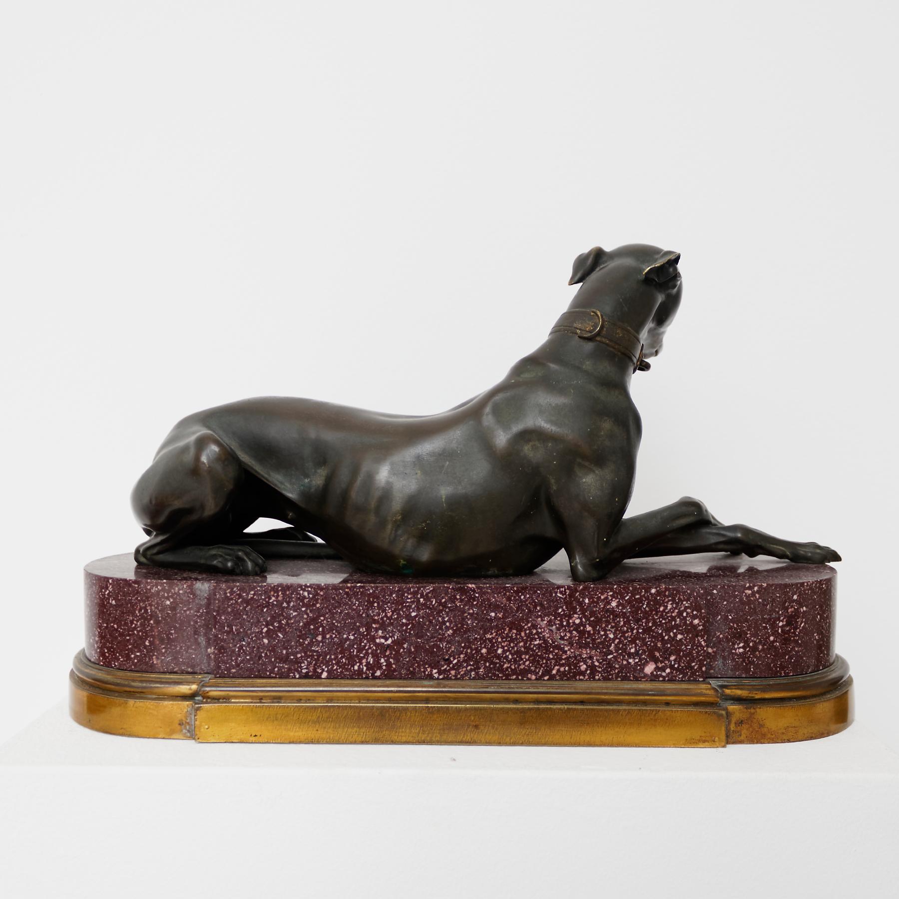 Elegant Early 19th Century French Bronze Figure of a Greyhound on Porphyry Base In Good Condition In Worpswede / Bremen, DE
