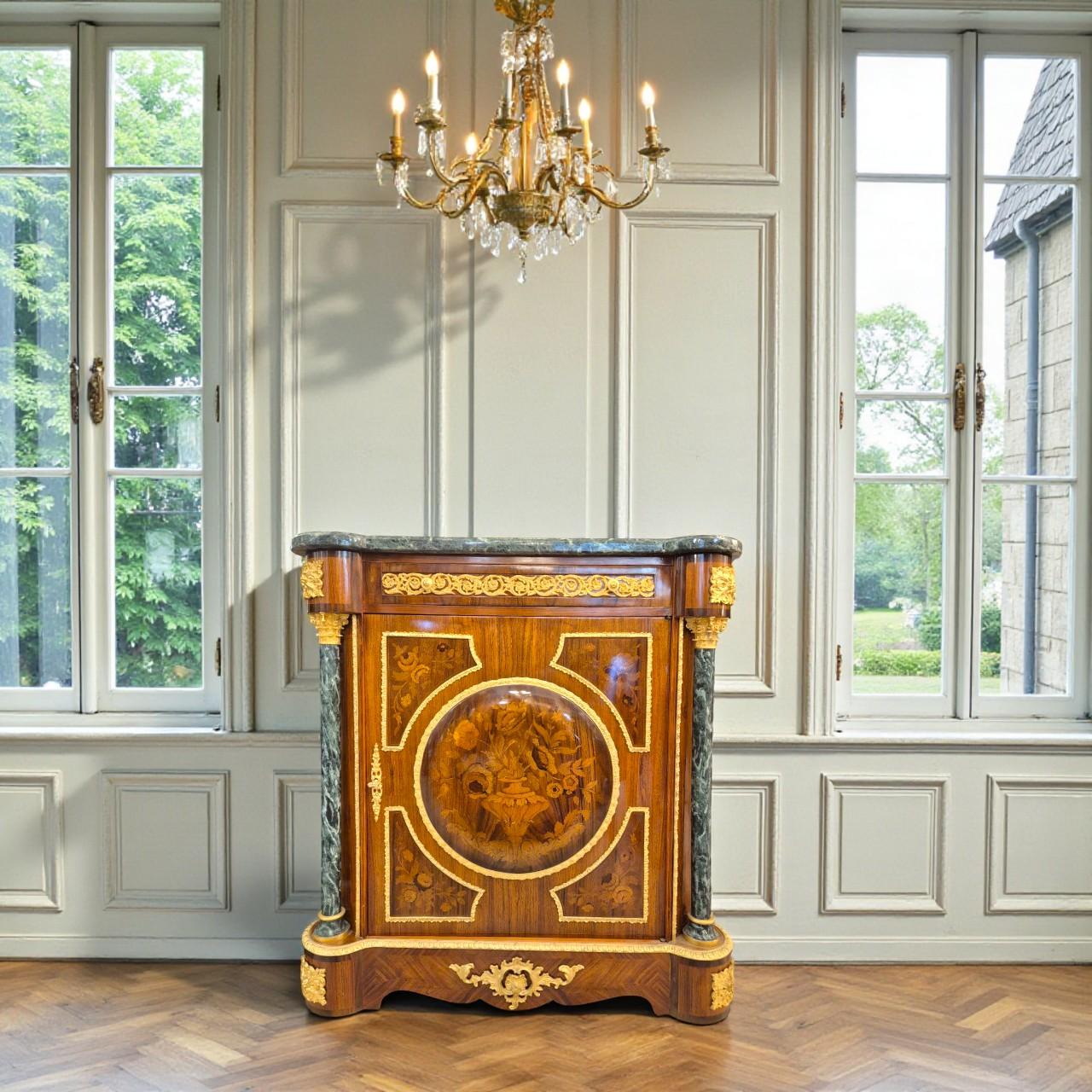 Originating from one of the prestigious rooms of the famed Hôtel Negresco in Nice (France), this exquisite side cabinet stands out for its exceptional craftsmanship and richly detailed decoration. Created by the master cabinetmakers of the Faubourg