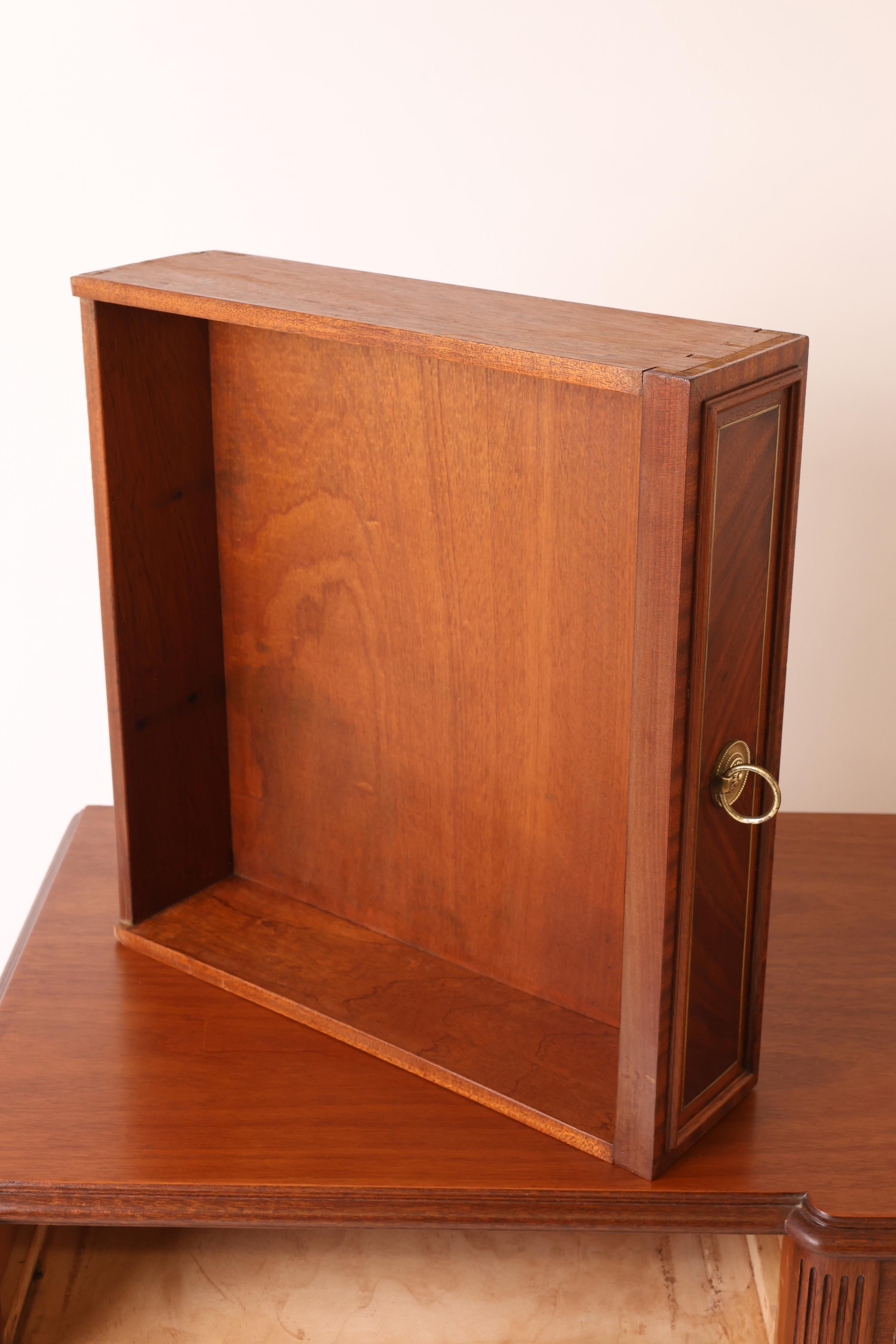 Elegante aparador de principios del siglo XX en caoba en venta 6