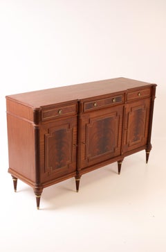 Elegant Early 20th-Century Sideboard in Mahogany