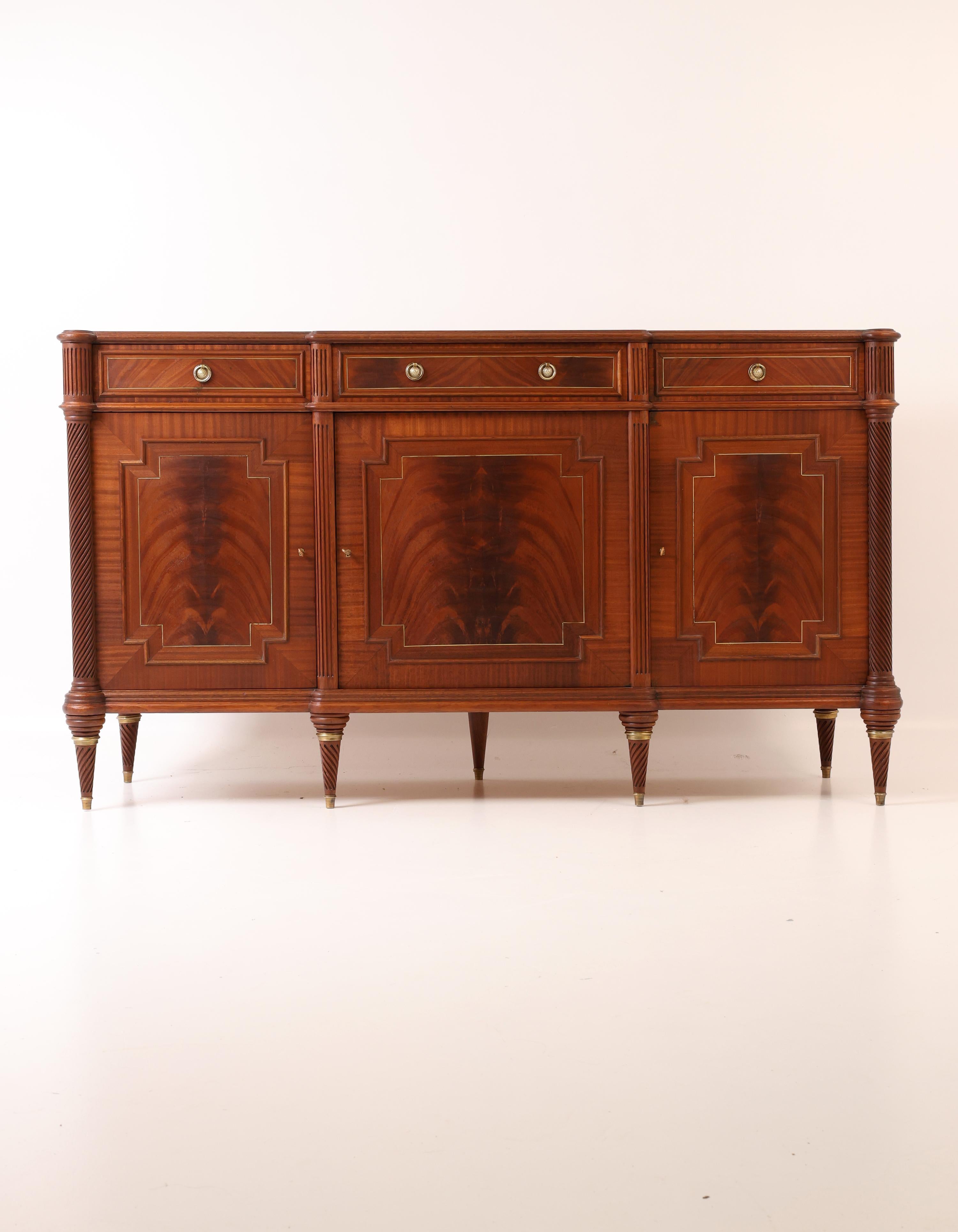 Elegante aparador de principios del siglo XX en caoba Caoba en venta