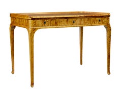 Elegant bureau suédois en bouleau du début du 20e siècle