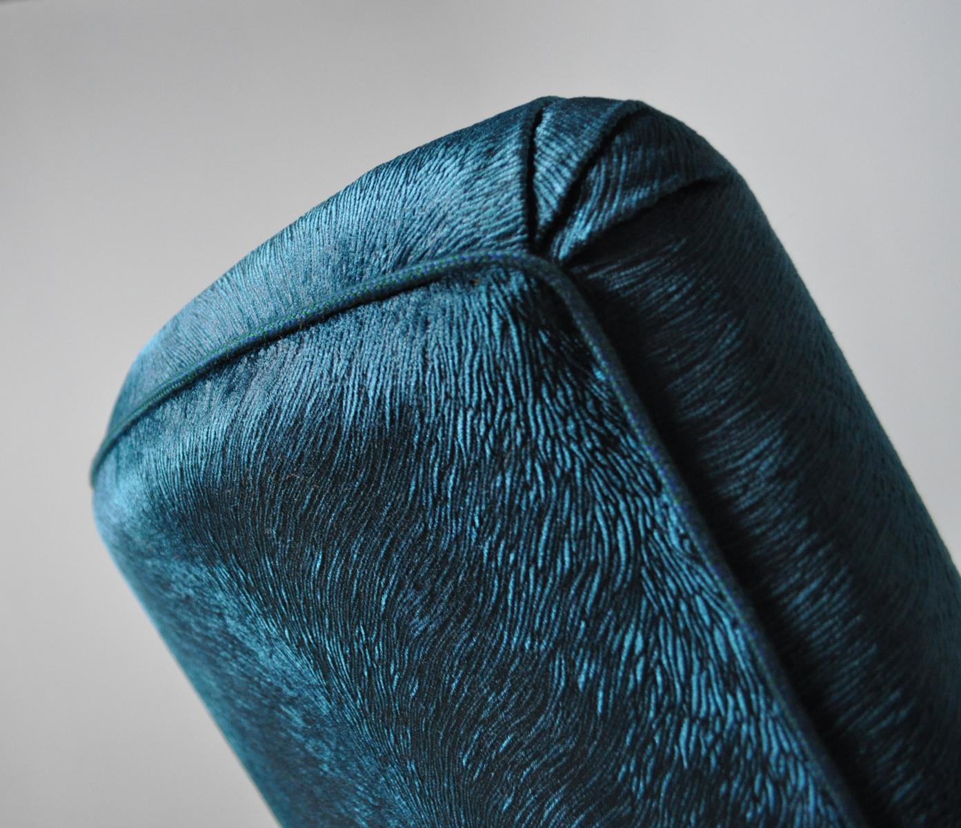 Elegant Early Midcentury Curved Sofa in Blue Velvet New Upholstery For Sale 2