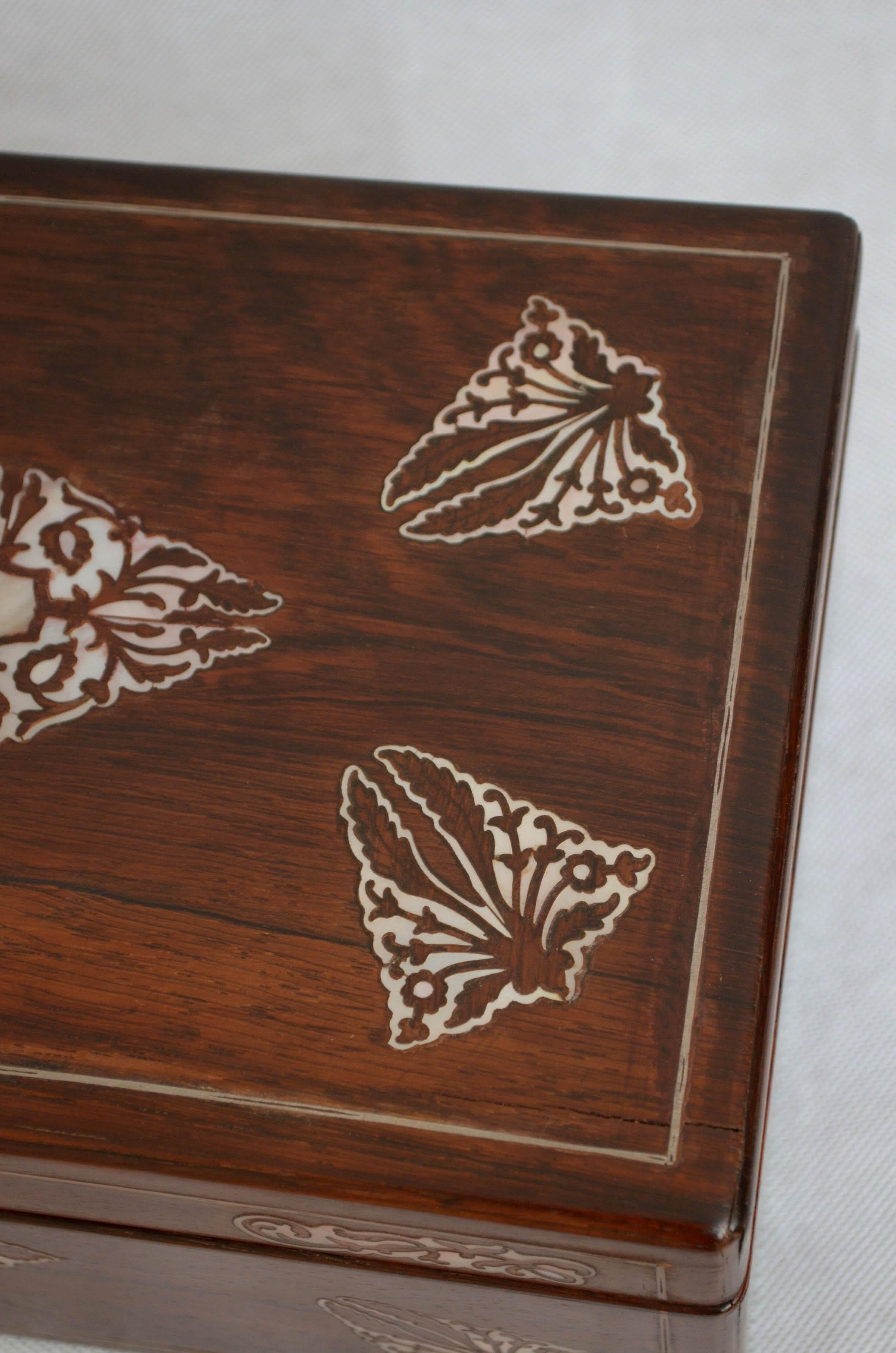 Rosewood Elegant Early Victorian Jewelry Box with Tray For Sale