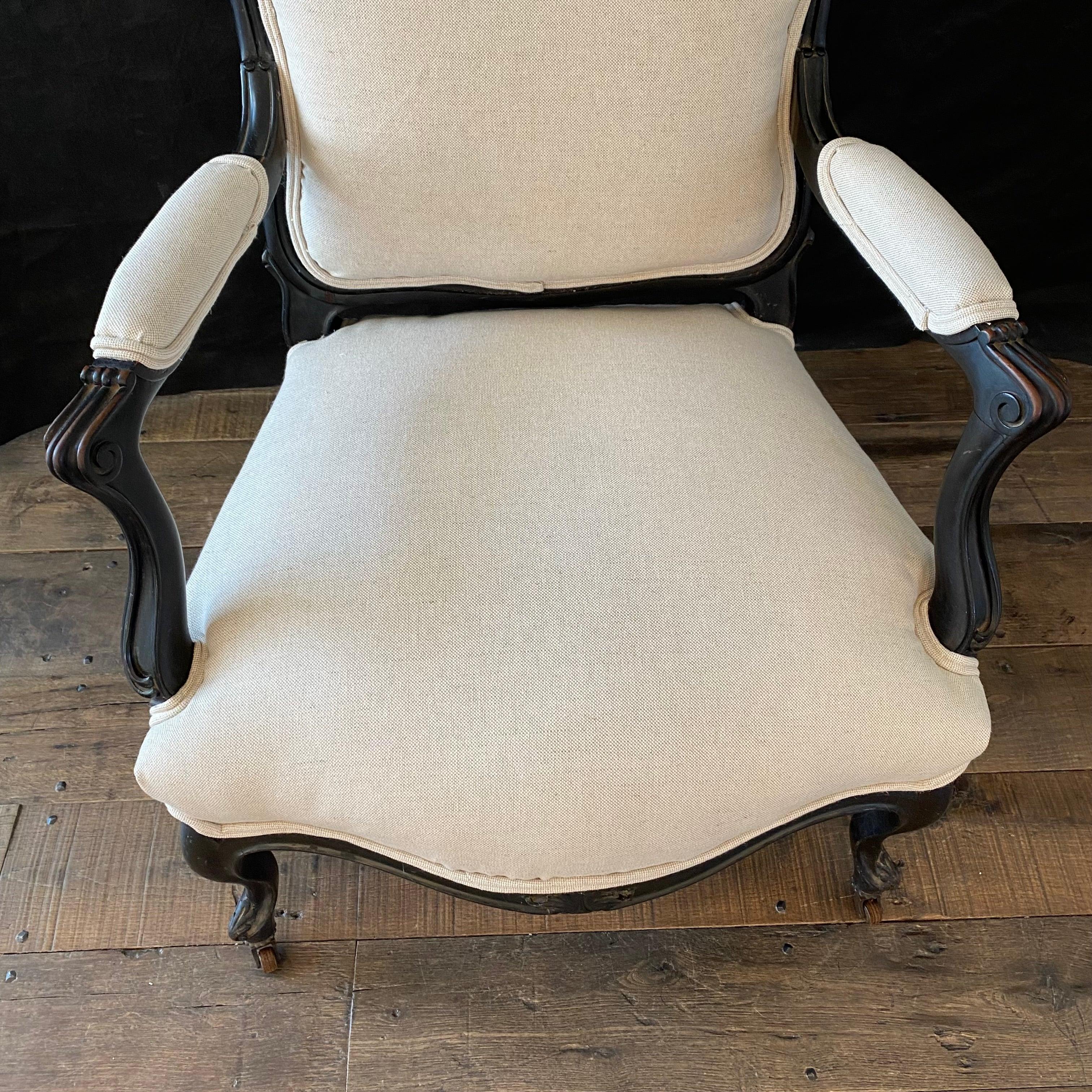 Tissu d'ameublement Fauteuil élégant Napoléon III ébénisé avec un nouveau tissu d'ameublement en vente