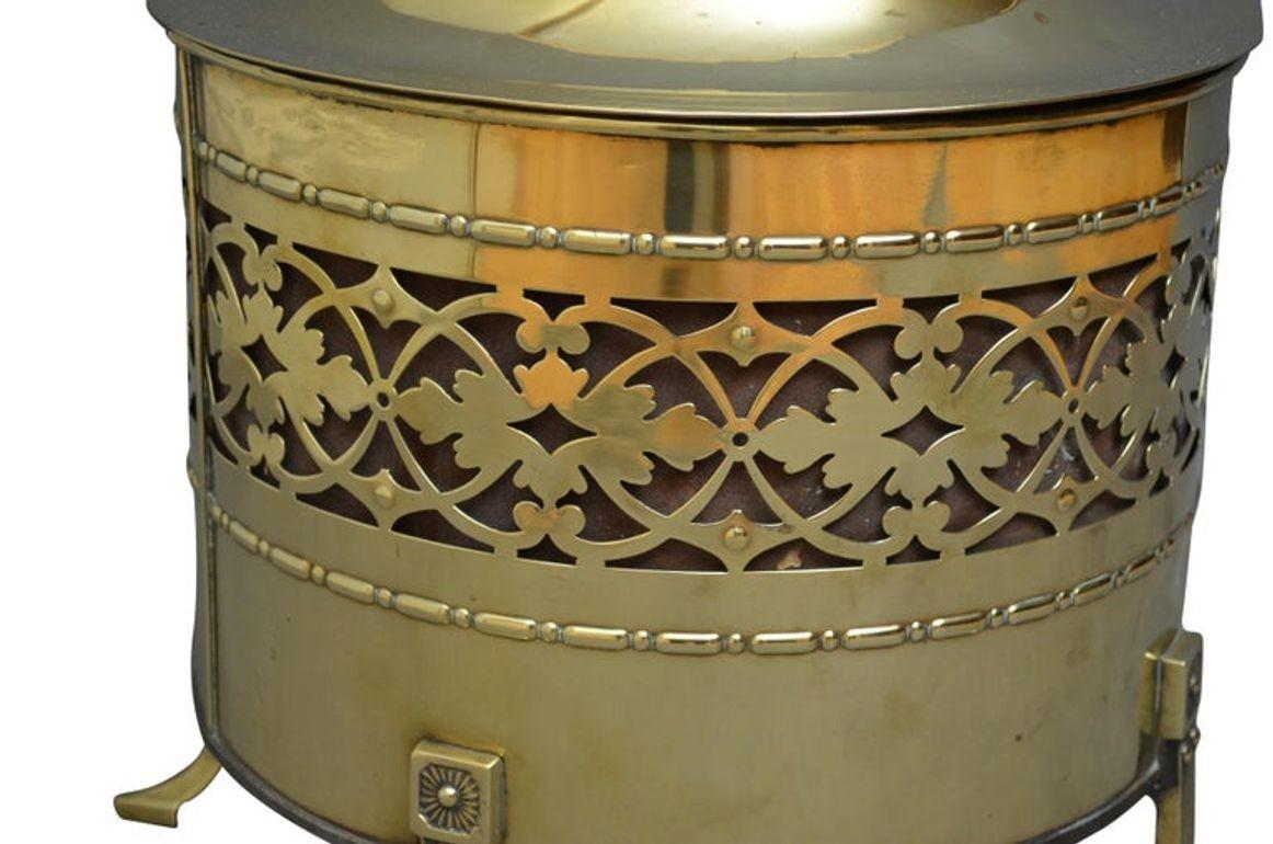 English Elegant Edwardian Brass Coal Bucket or Planter For Sale