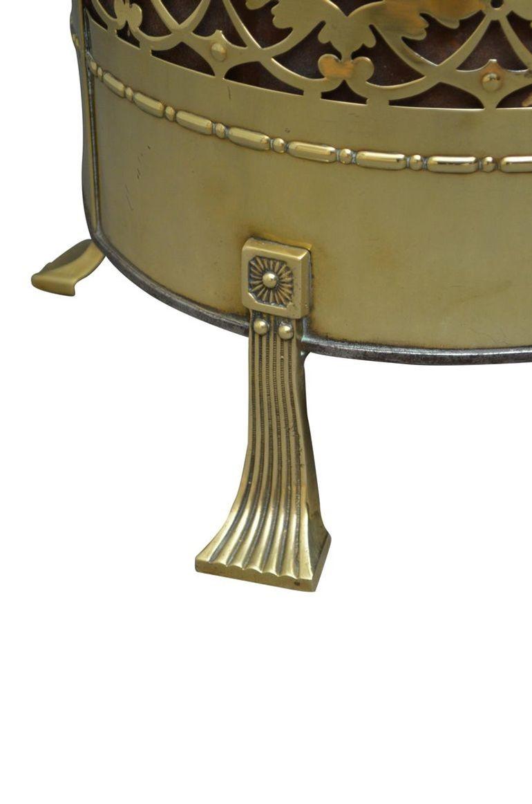 20th Century Elegant Edwardian Brass Coal Bucket or Planter For Sale
