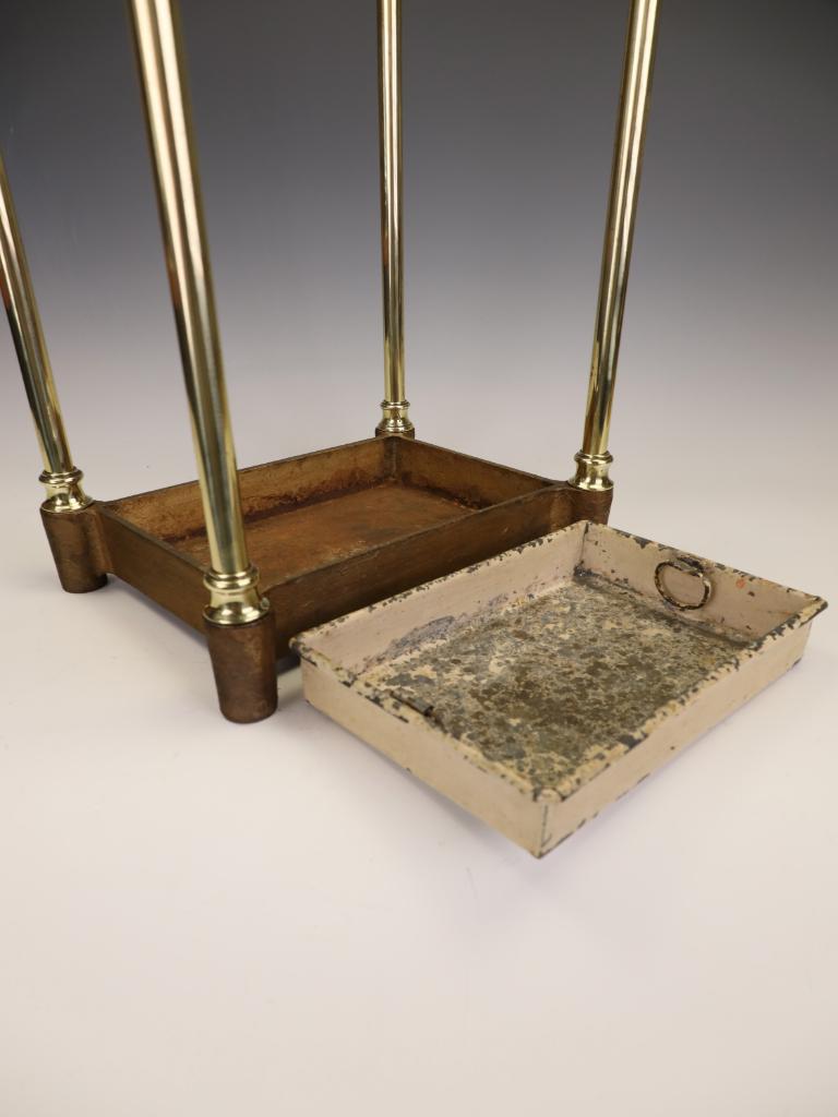 Elegant Edwardian Brass Umbrella / Stick Stand c 1900 In Good Condition For Sale In Lincoln, GB