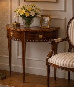 Élégante table d'appoint / console édouardienne en forme de demi-lune, en bois satiné et acajou, Earl