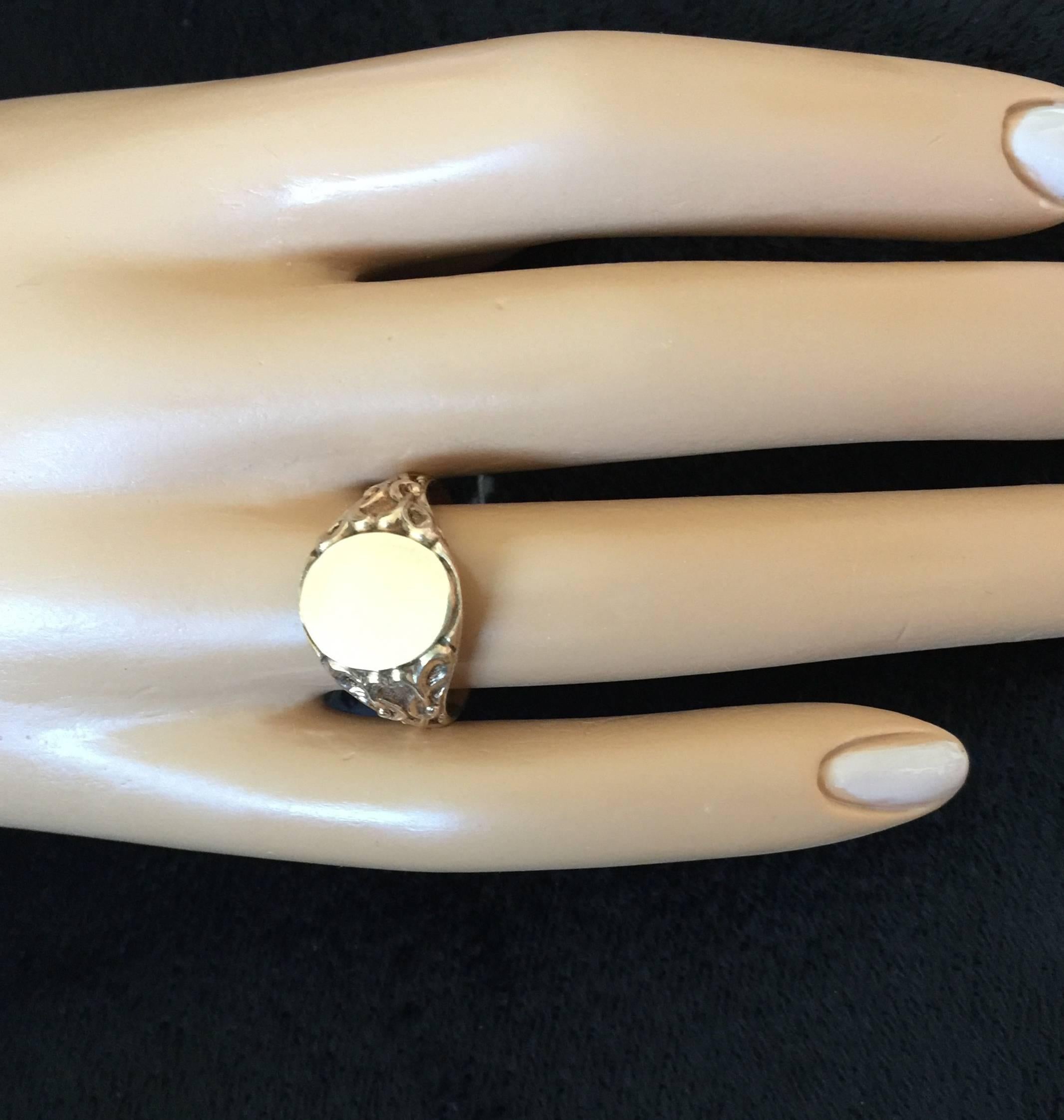 Elegant Edwardian Gold Signet Ring For Sale 1