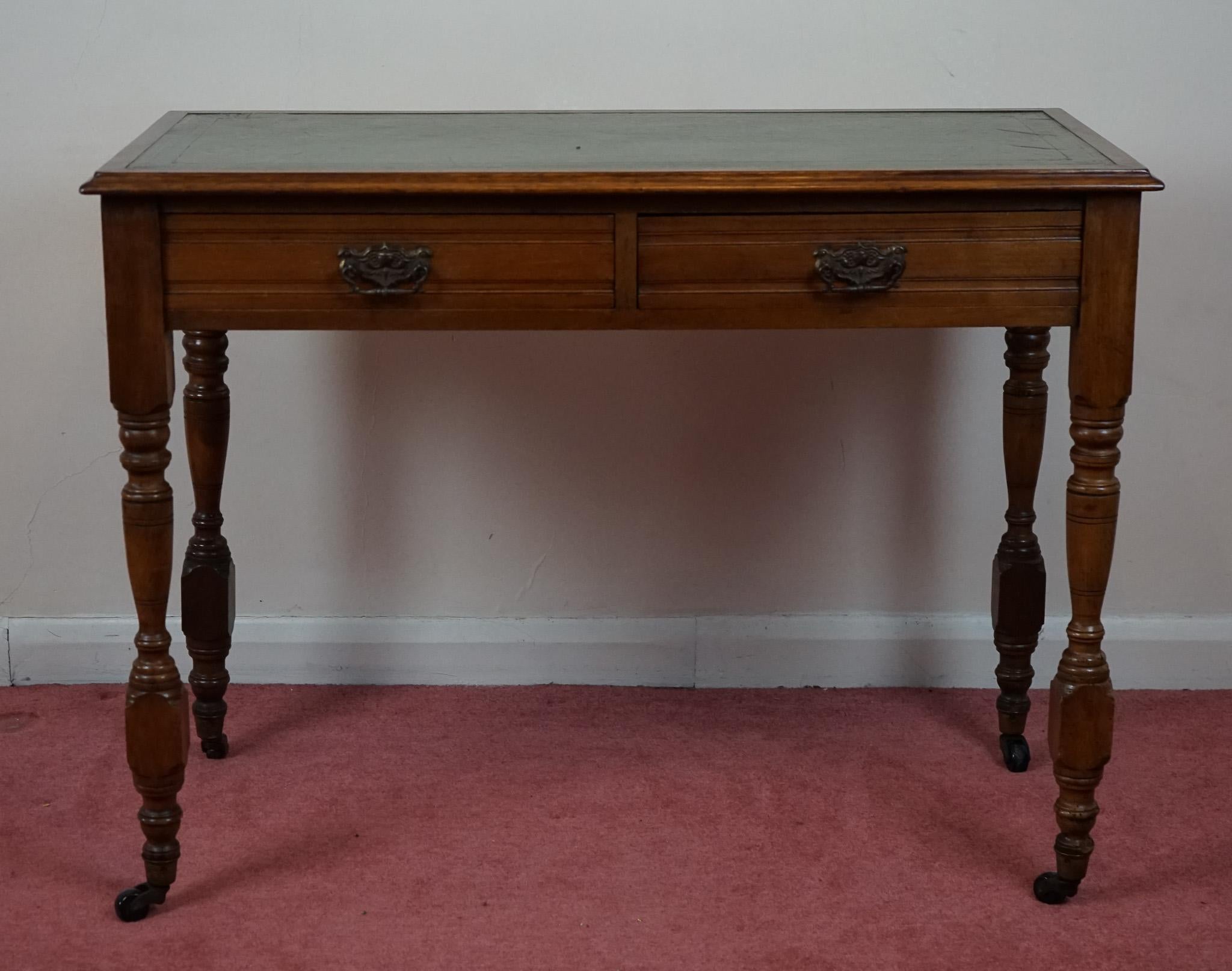 For sale a beautiful Edwardian mahogany writing table with inset tooled green leather writing surface fitted 2 drawers raised on turned supports ending in casters . Perfect condition !

Dimension H 80 CM X W 104 CM X D 50 CM 
Don't hesitate to