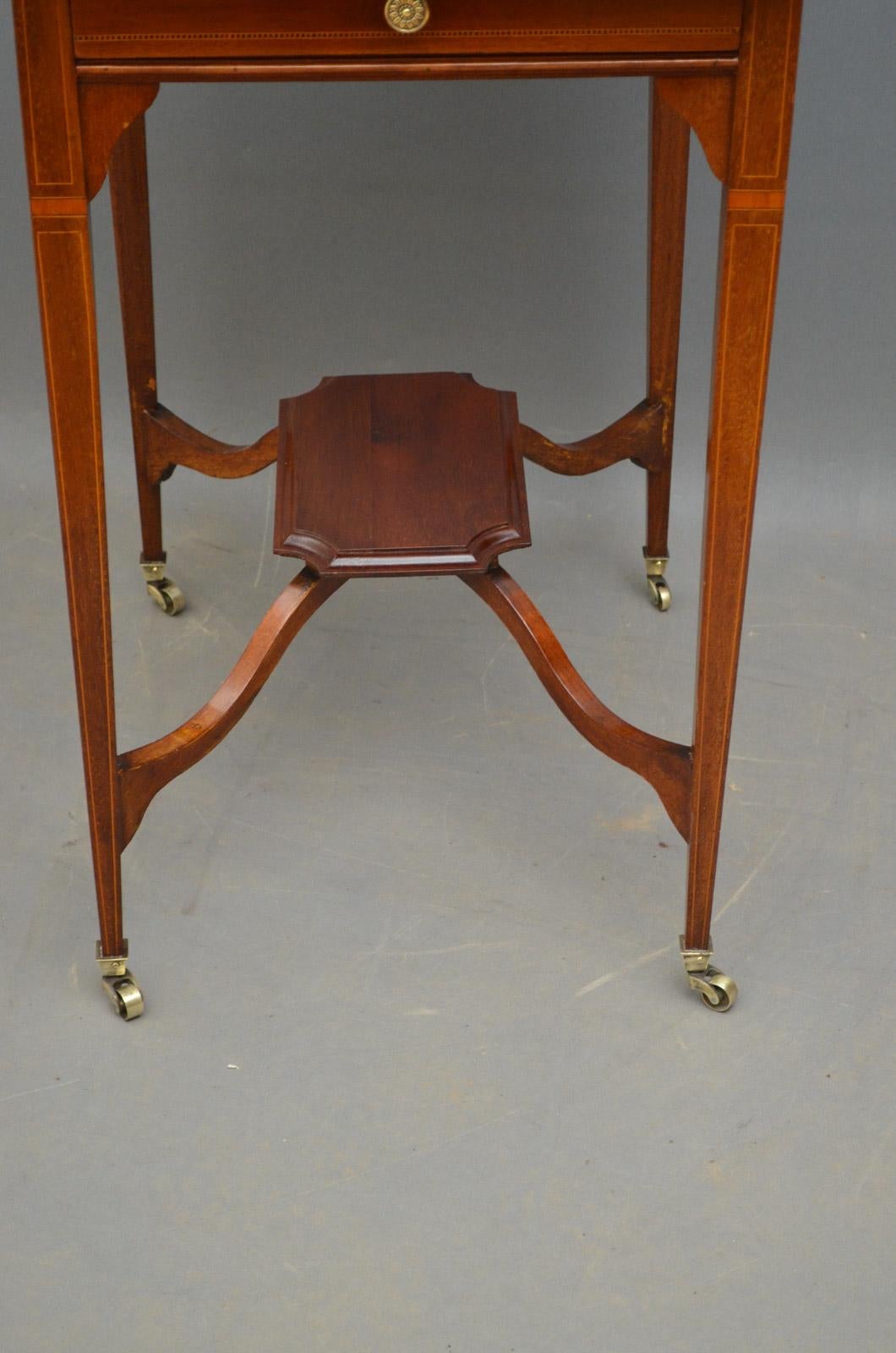 Elegant Edwardian Occasional Table In Good Condition For Sale In Whaley Bridge, GB