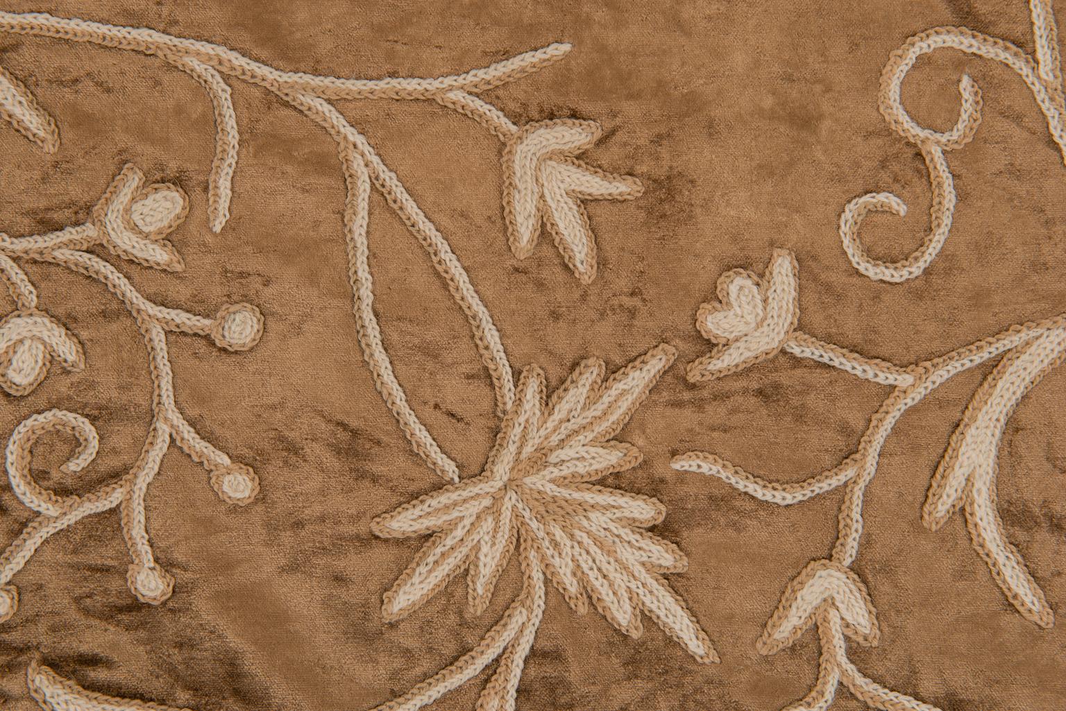 Elegant Embroidered Velvet Tablecloth or Plaid 4