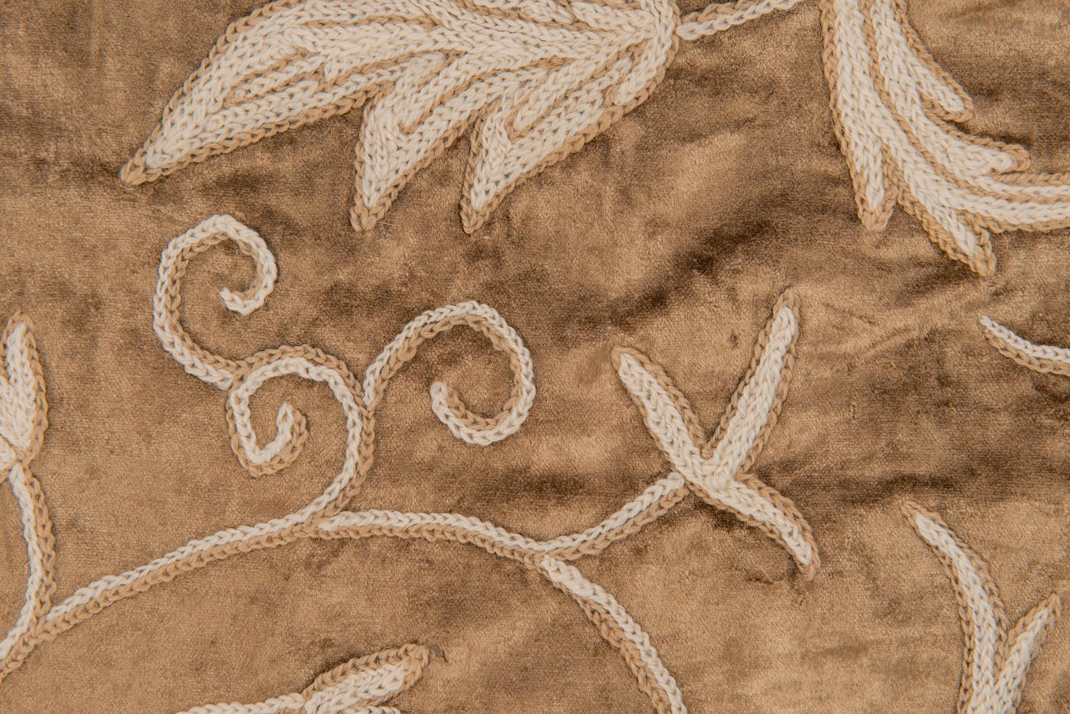Elegant Embroidered Velvet Tablecloth or Plaid 7