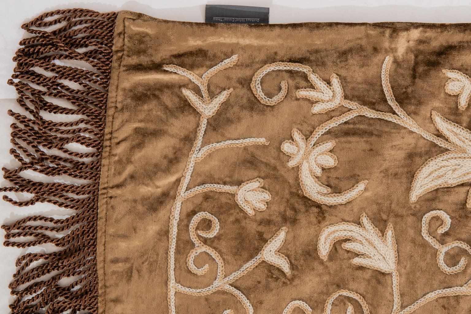 Elegant Embroidered Velvet Tablecloth or Plaid 1